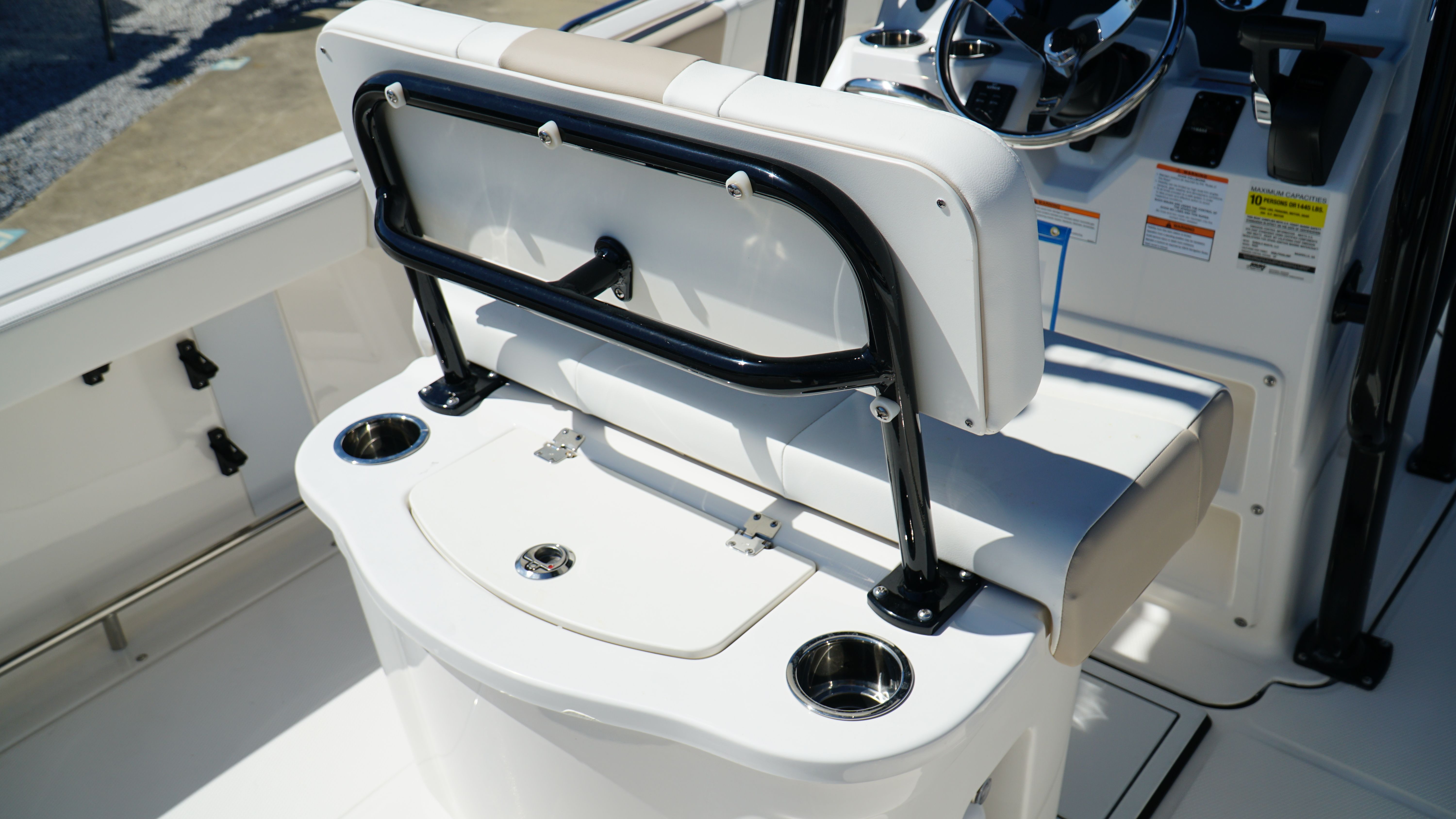 2025 Robalo 222 CC - Photo 9
