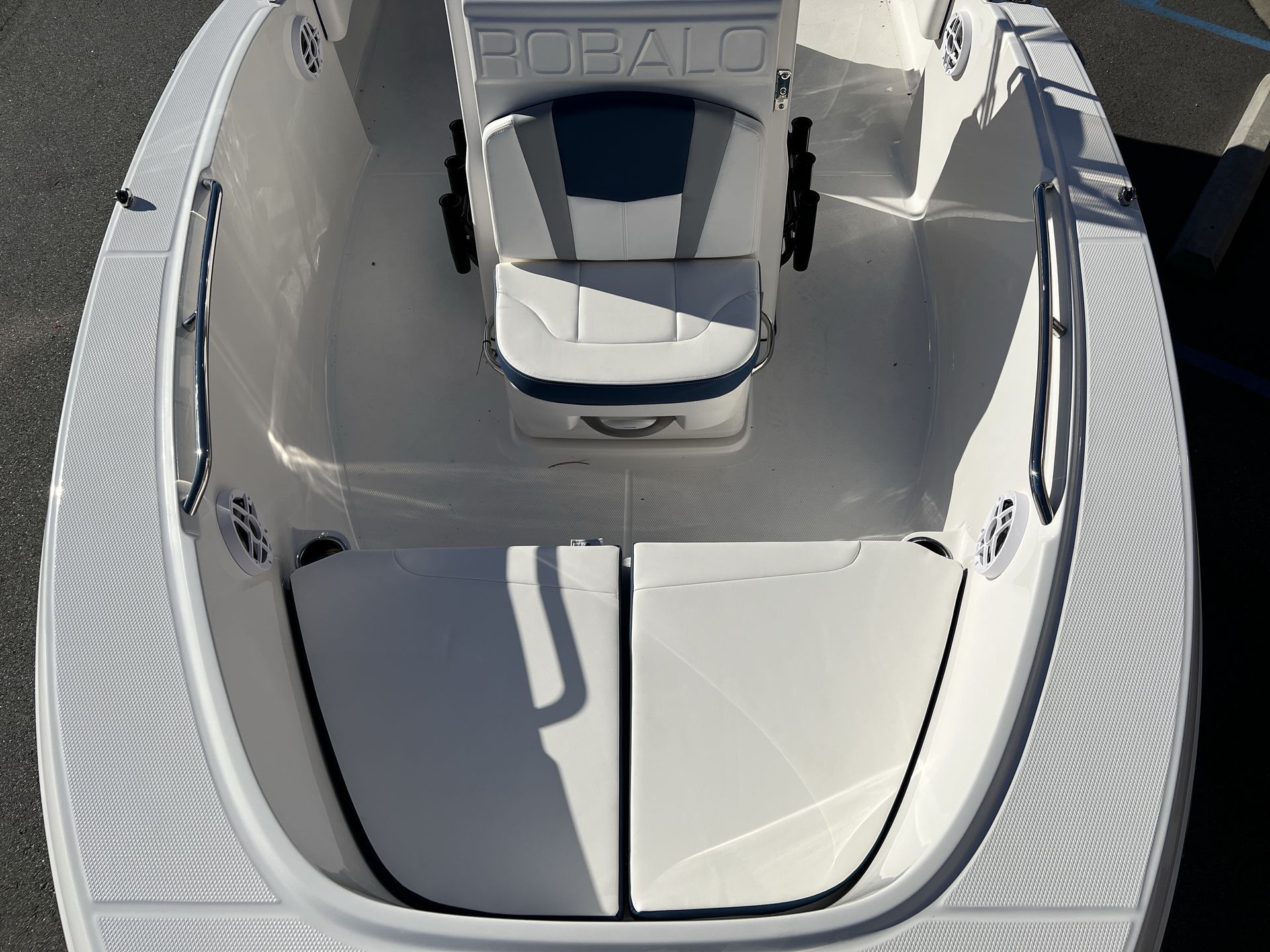 2025 Robalo 180 CC - Photo 10