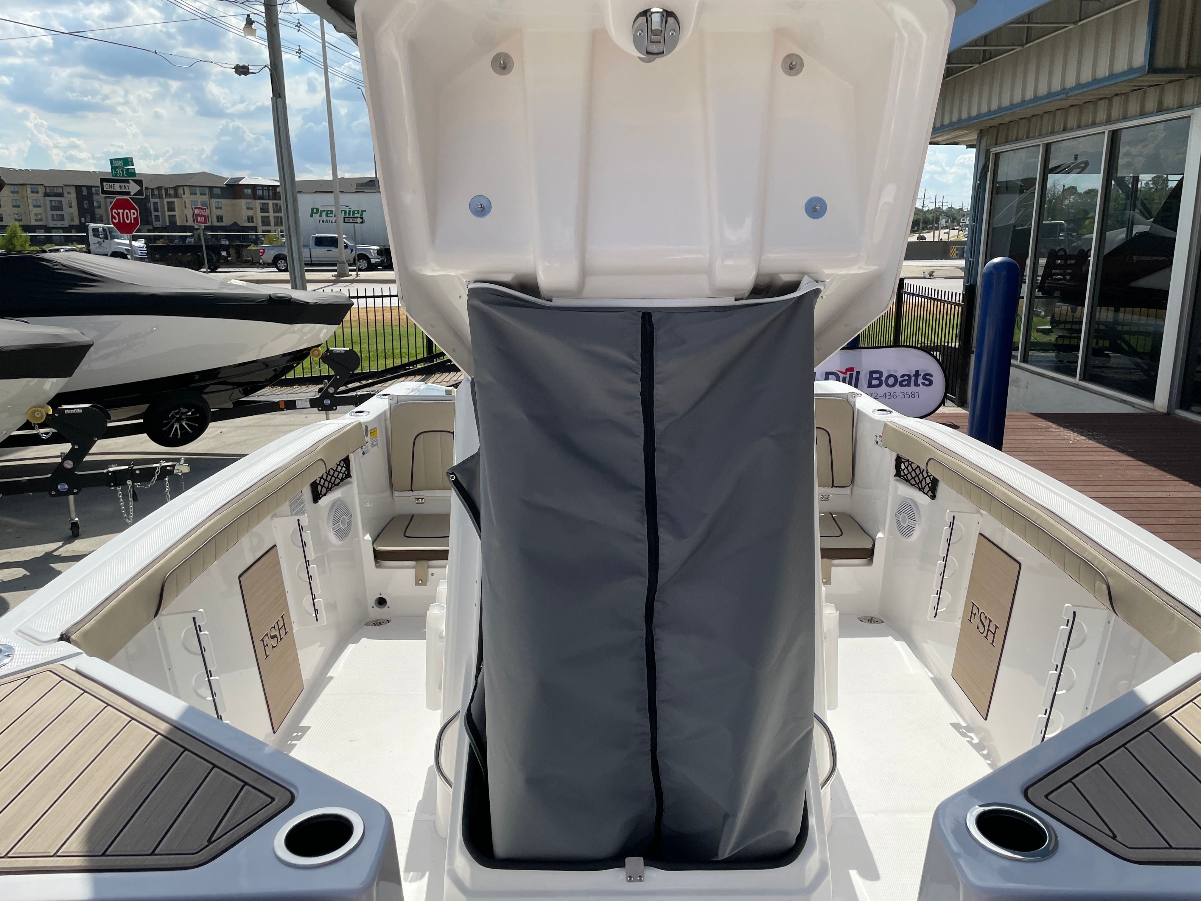 2025 Yamaha 222 FSH Sport — engine compartment view