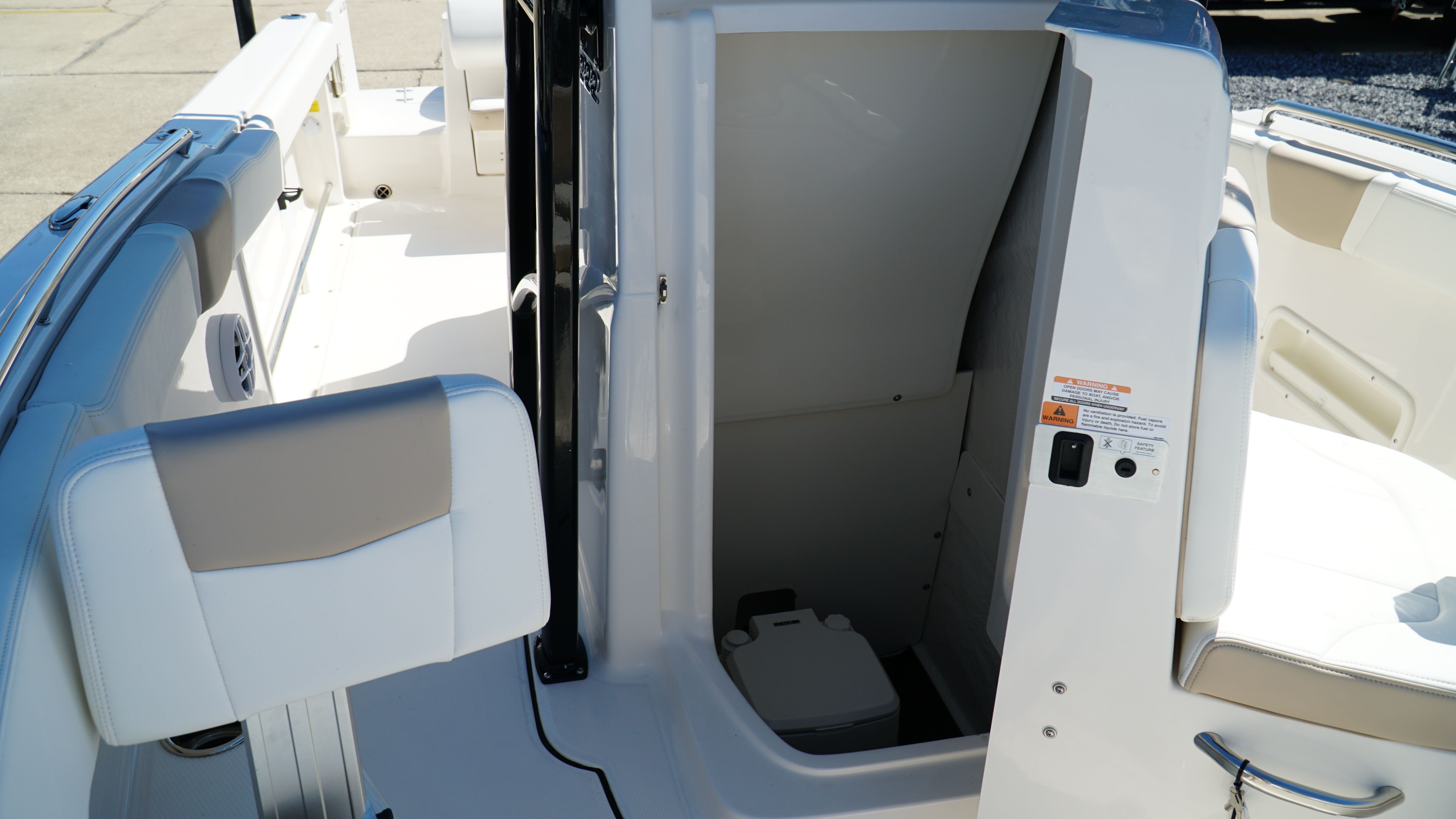 2025 Robalo 222 CC - Photo 35