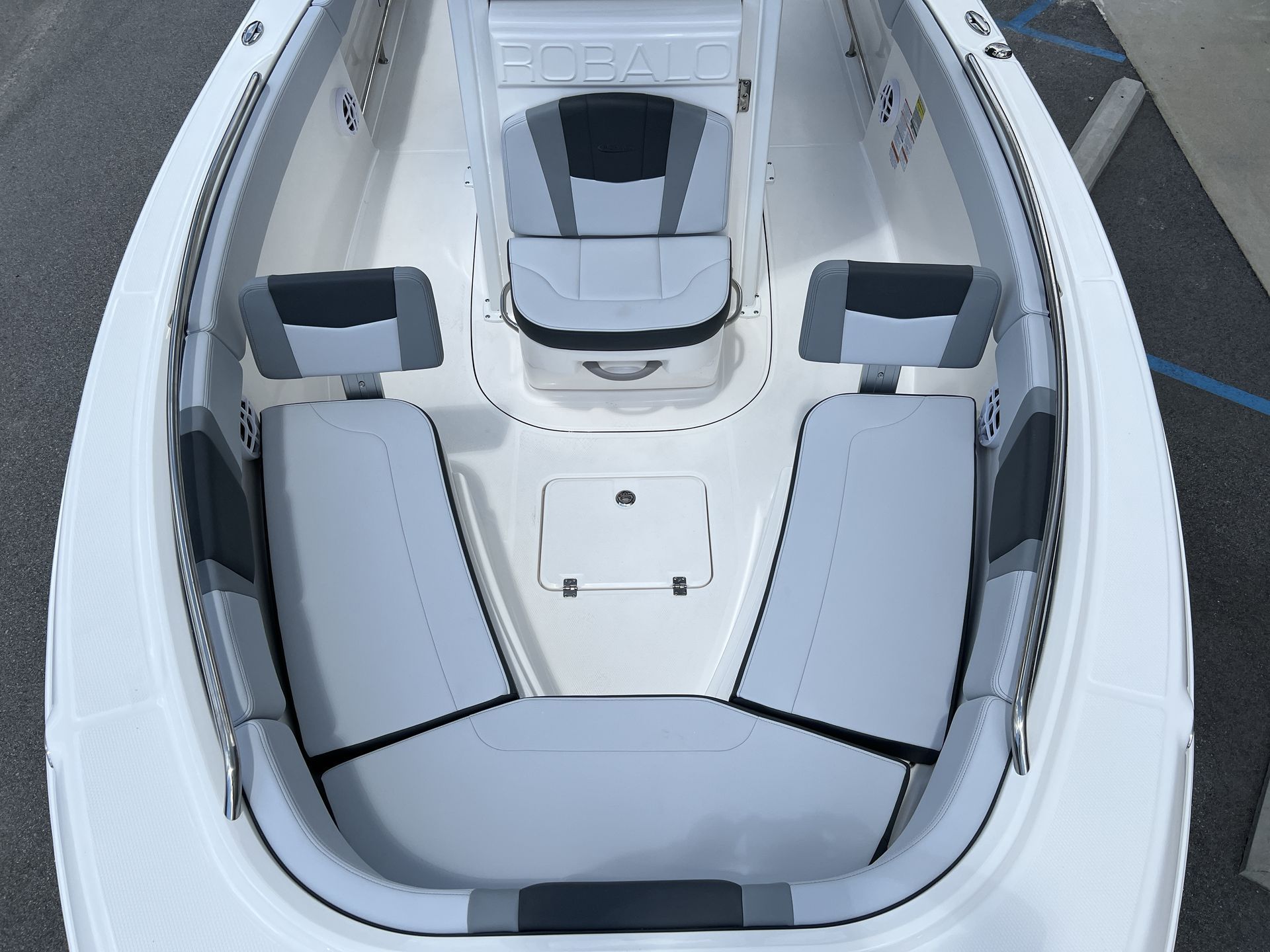 2025 Robalo 230 CC - Photo 8