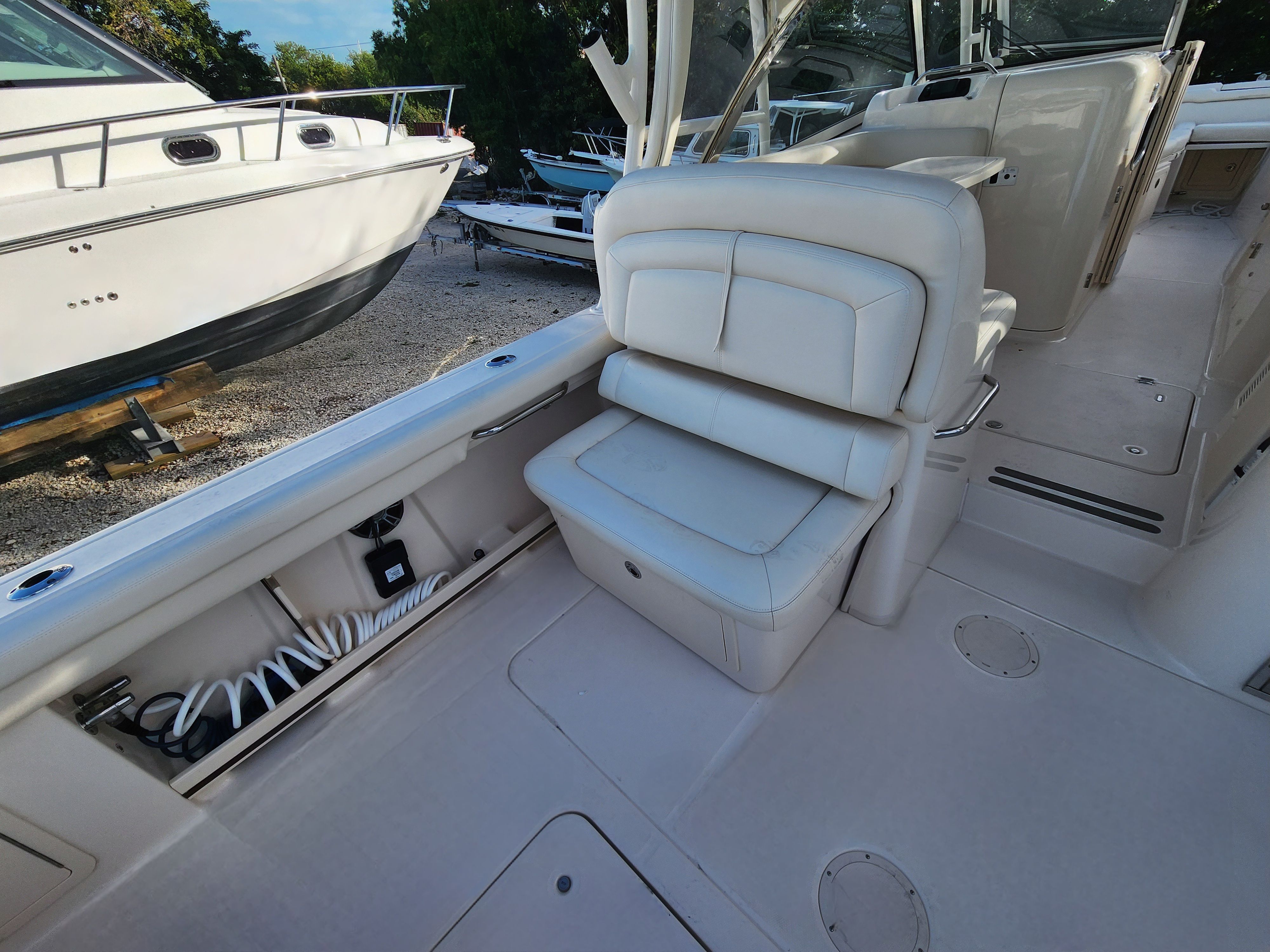2021 Grady white Freedom 335 — photo 17 view