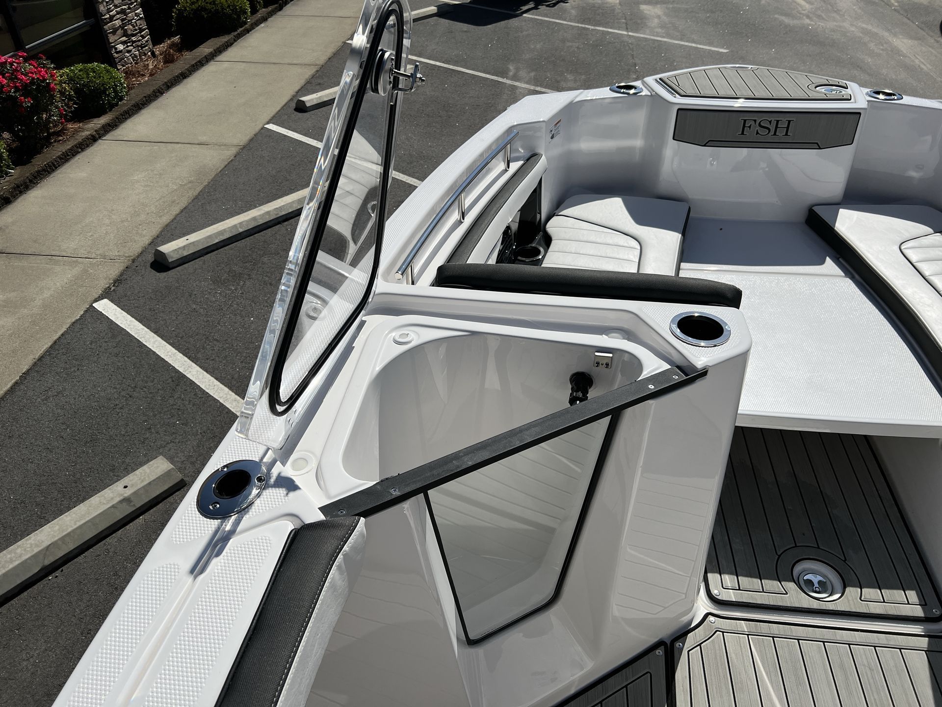 2025 Yamaha 255 FSH Sport E — detail view