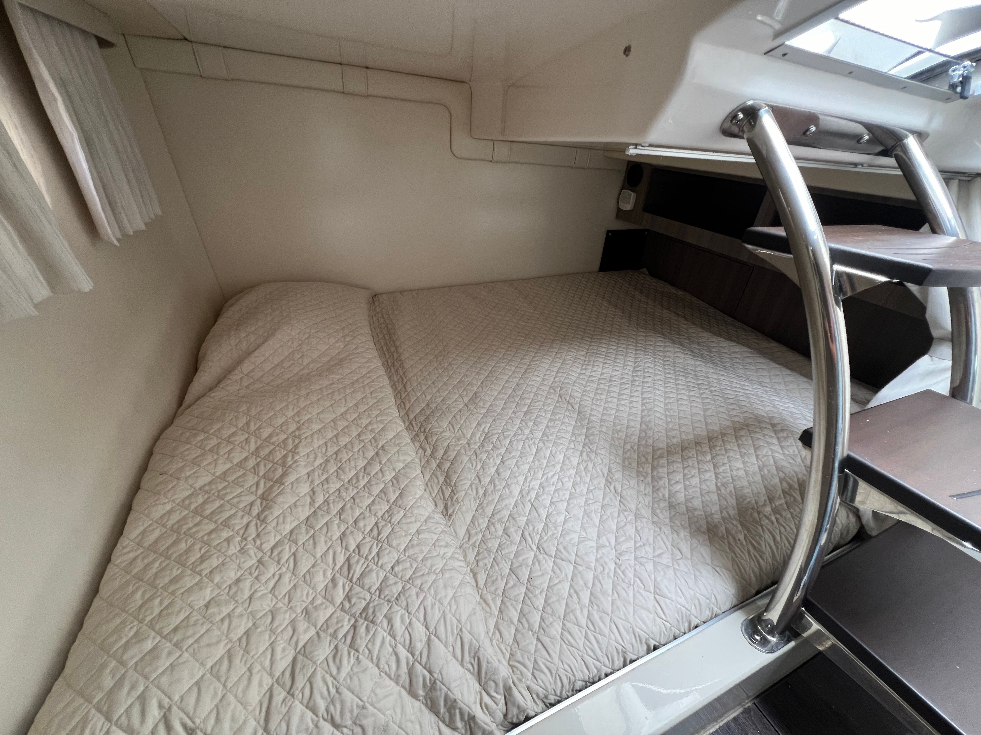 2022 Regal 28 Express - Photo 9