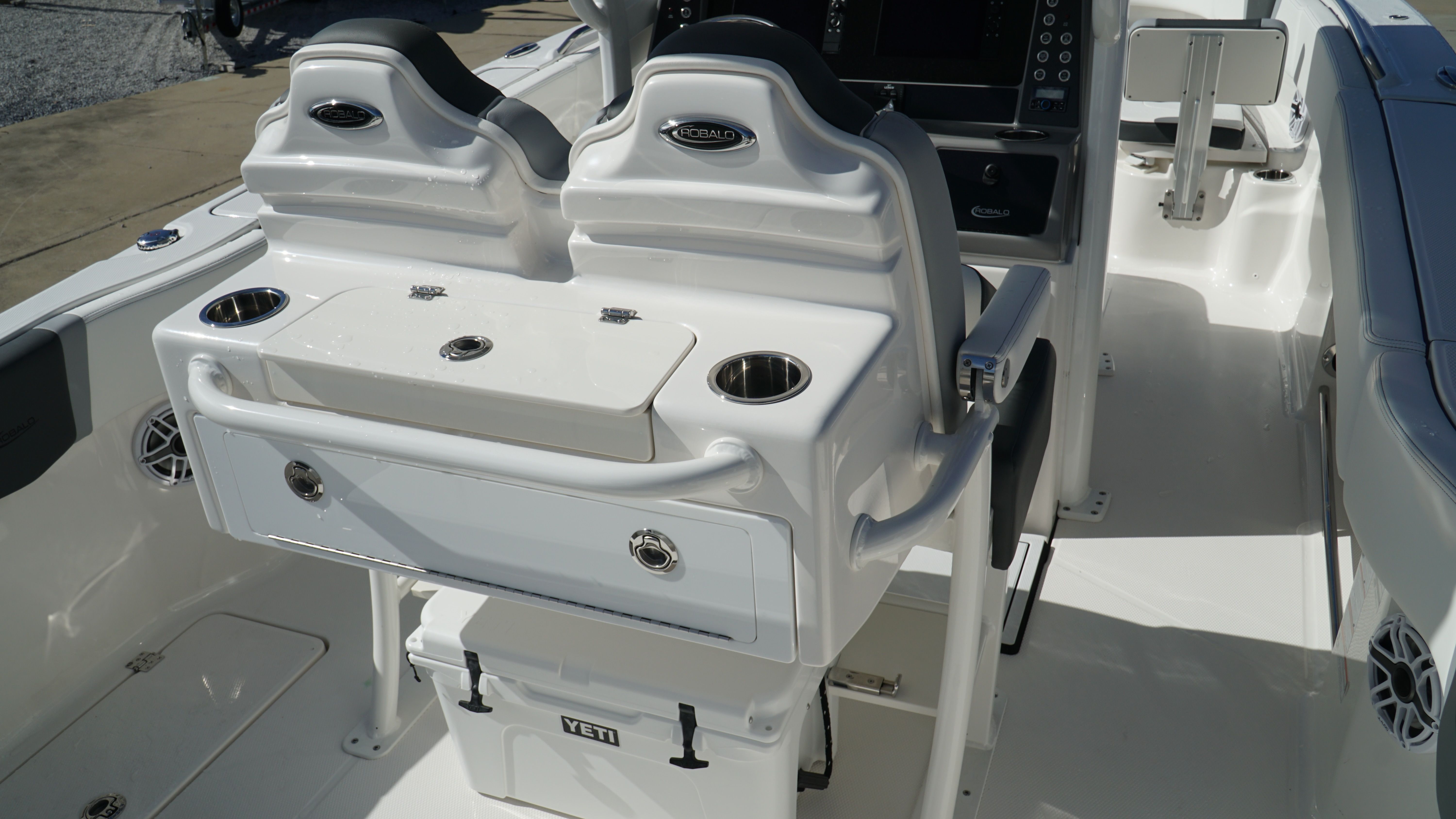 2025 Robalo 250 CC — photo 30 view