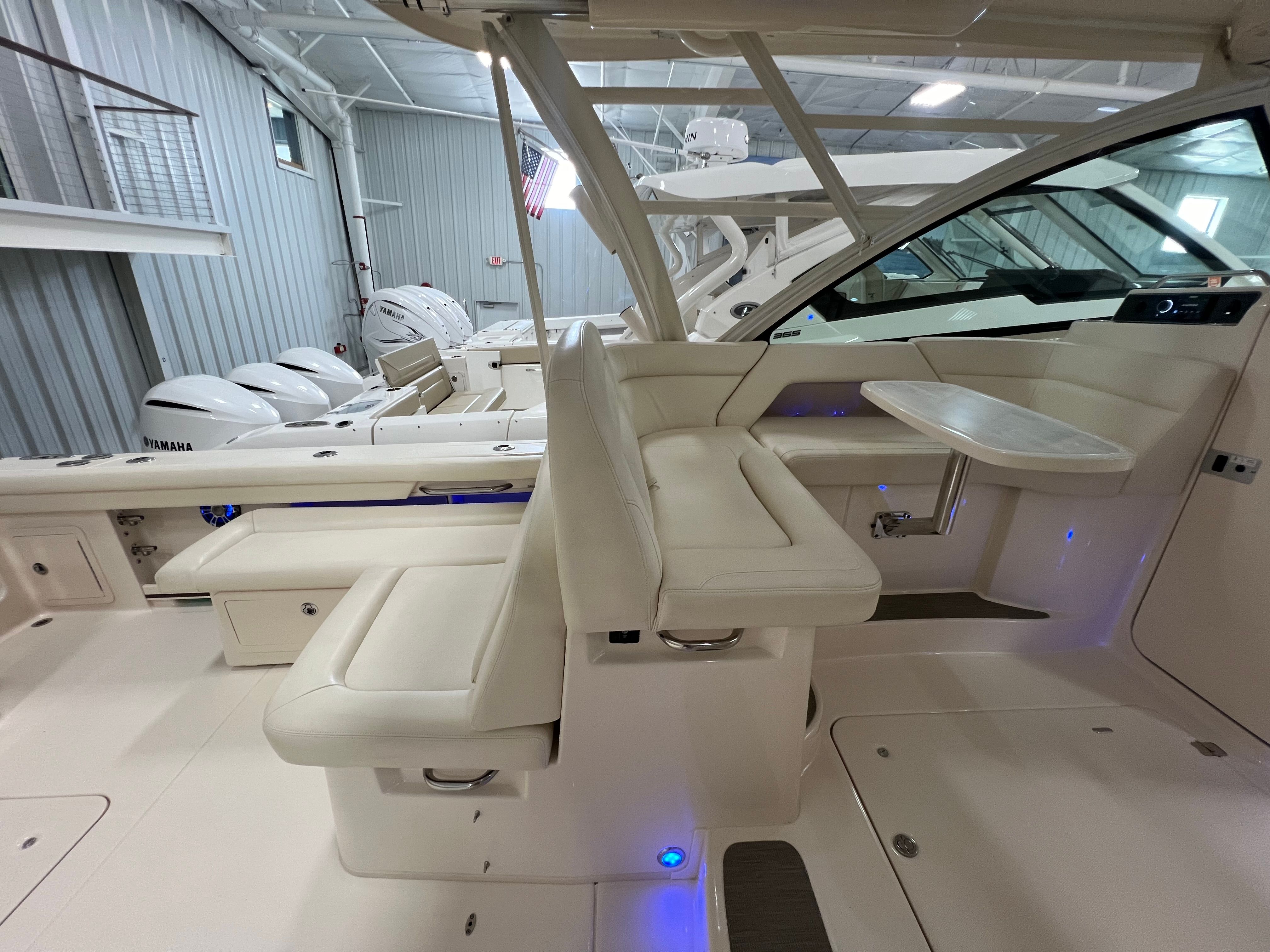 2020 Grady white Freedom 375 — photo 21 view