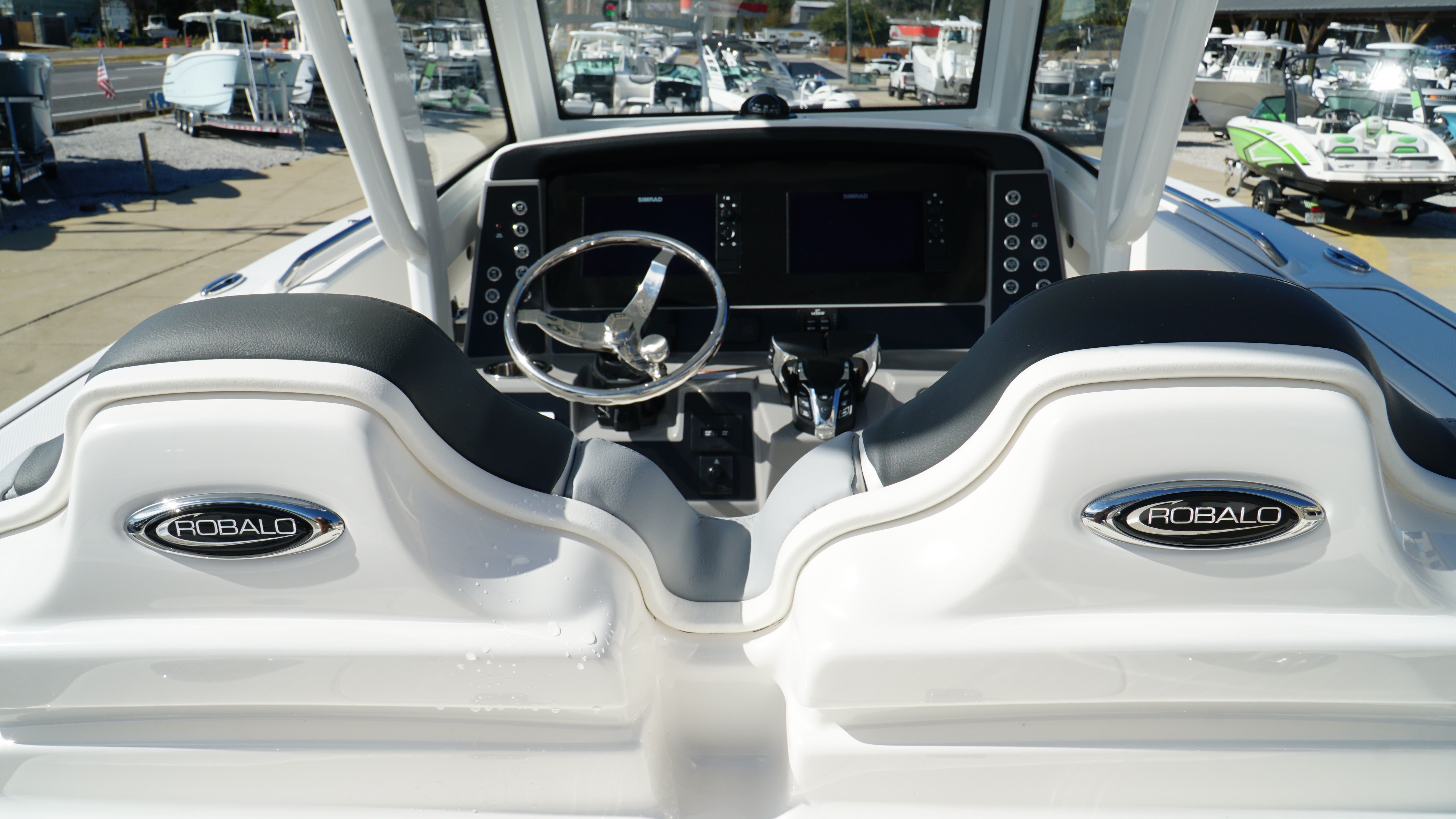 2025 Robalo 250 CC — photo 24 view