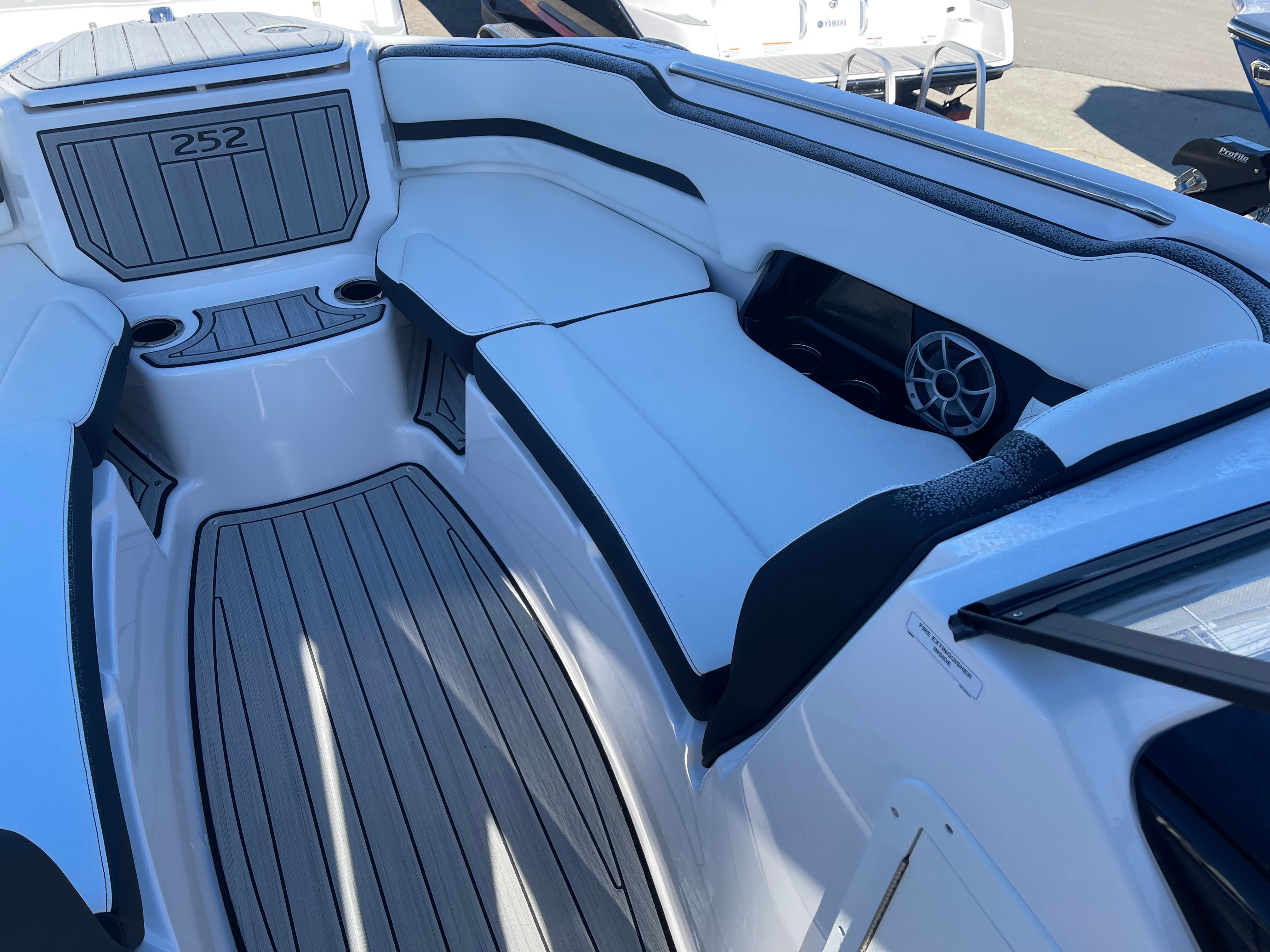 2025 Yamaha 252 SE — photo 23 view