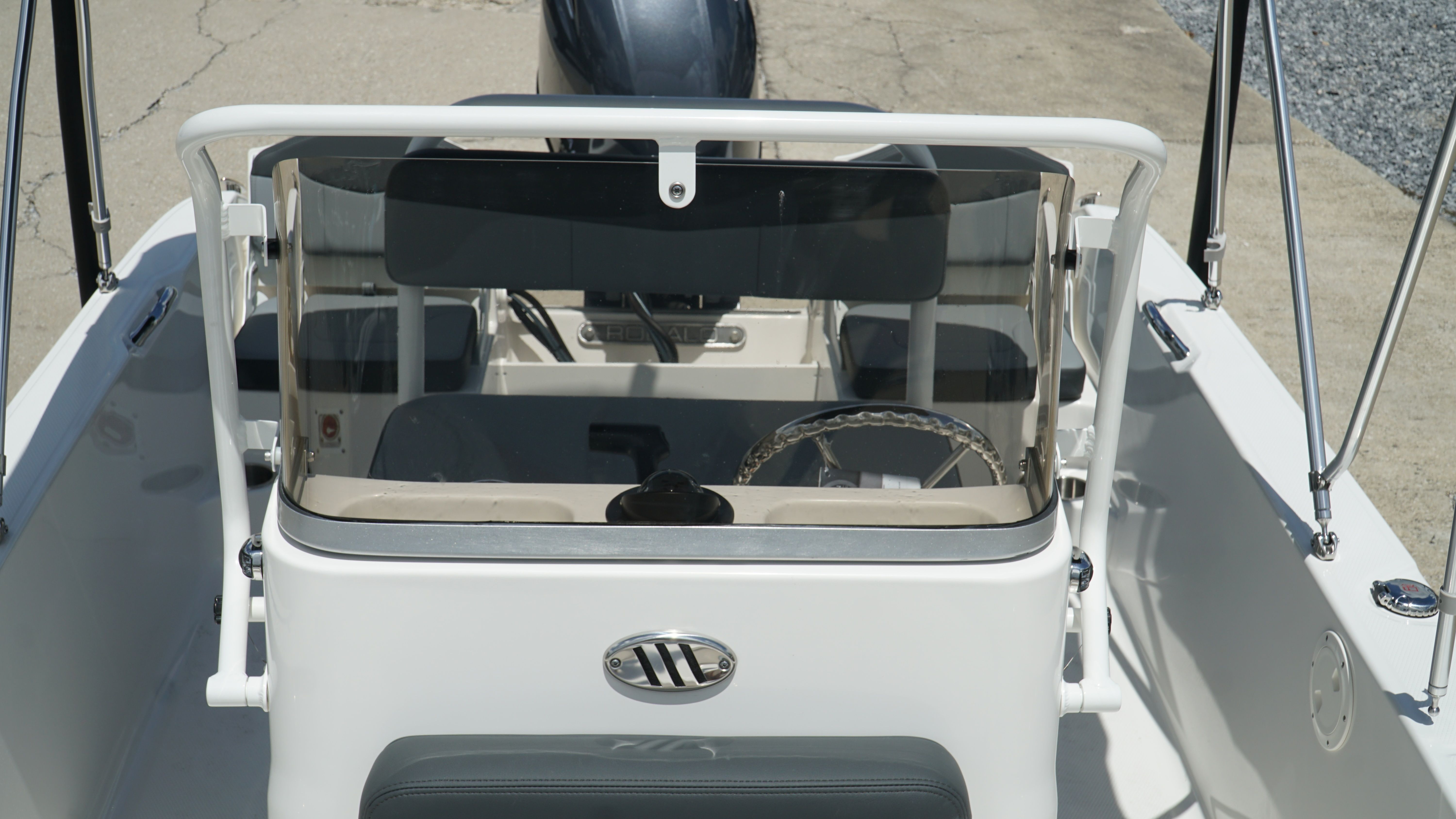 2025 Robalo 160 CC - Photo 24