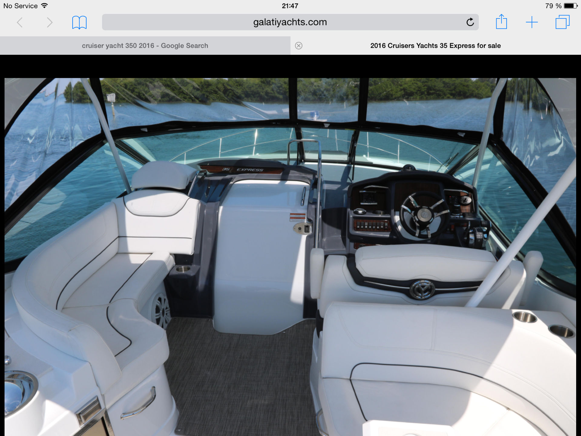 2016 Cruisers Yachts 35 Express - Photo 17