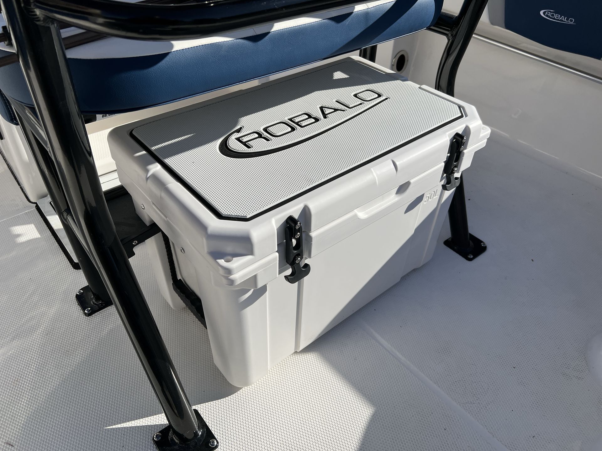 2025 Robalo 180 CC - Photo 12