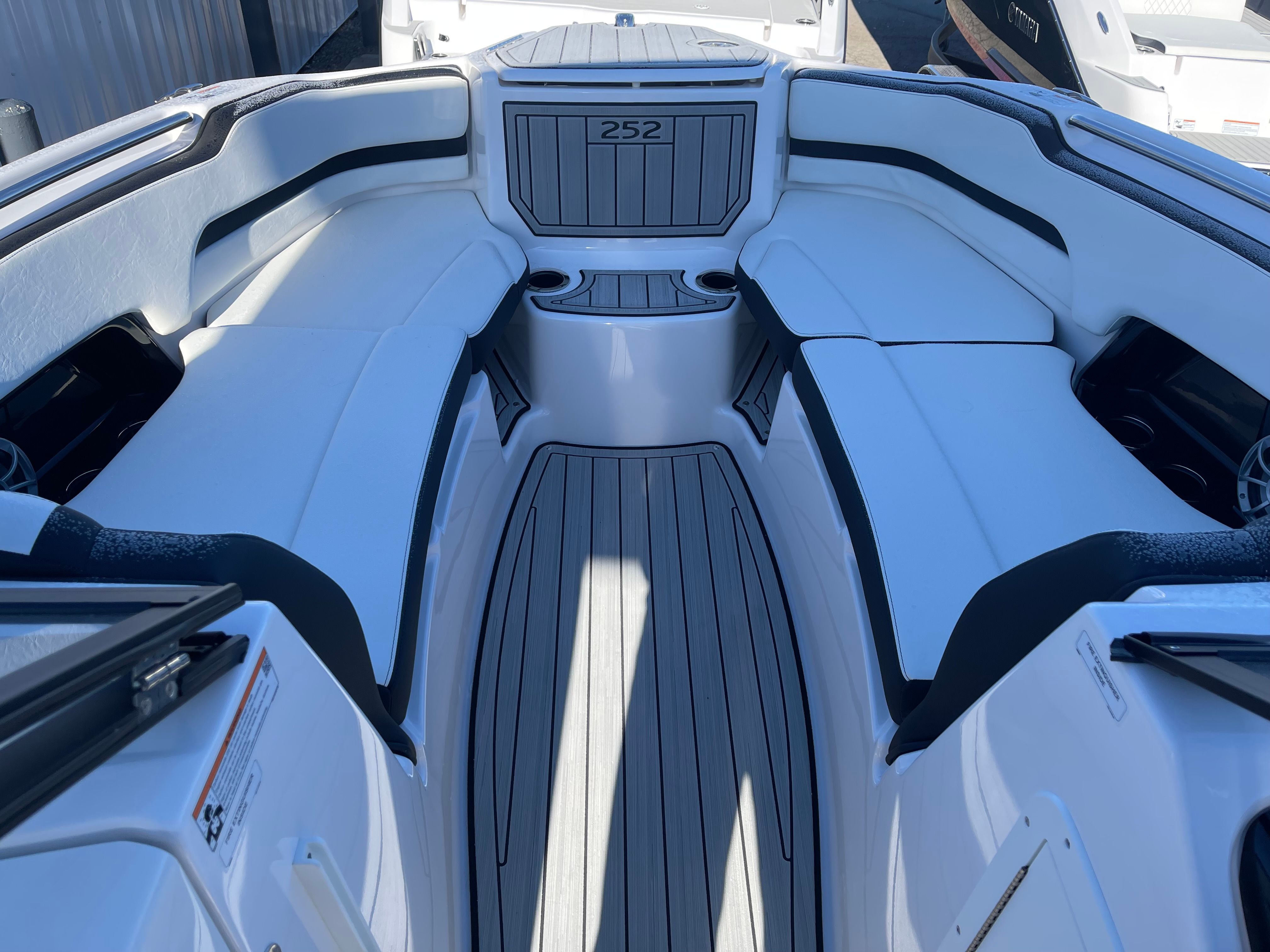 2025 Yamaha 252 SE — photo 24 view