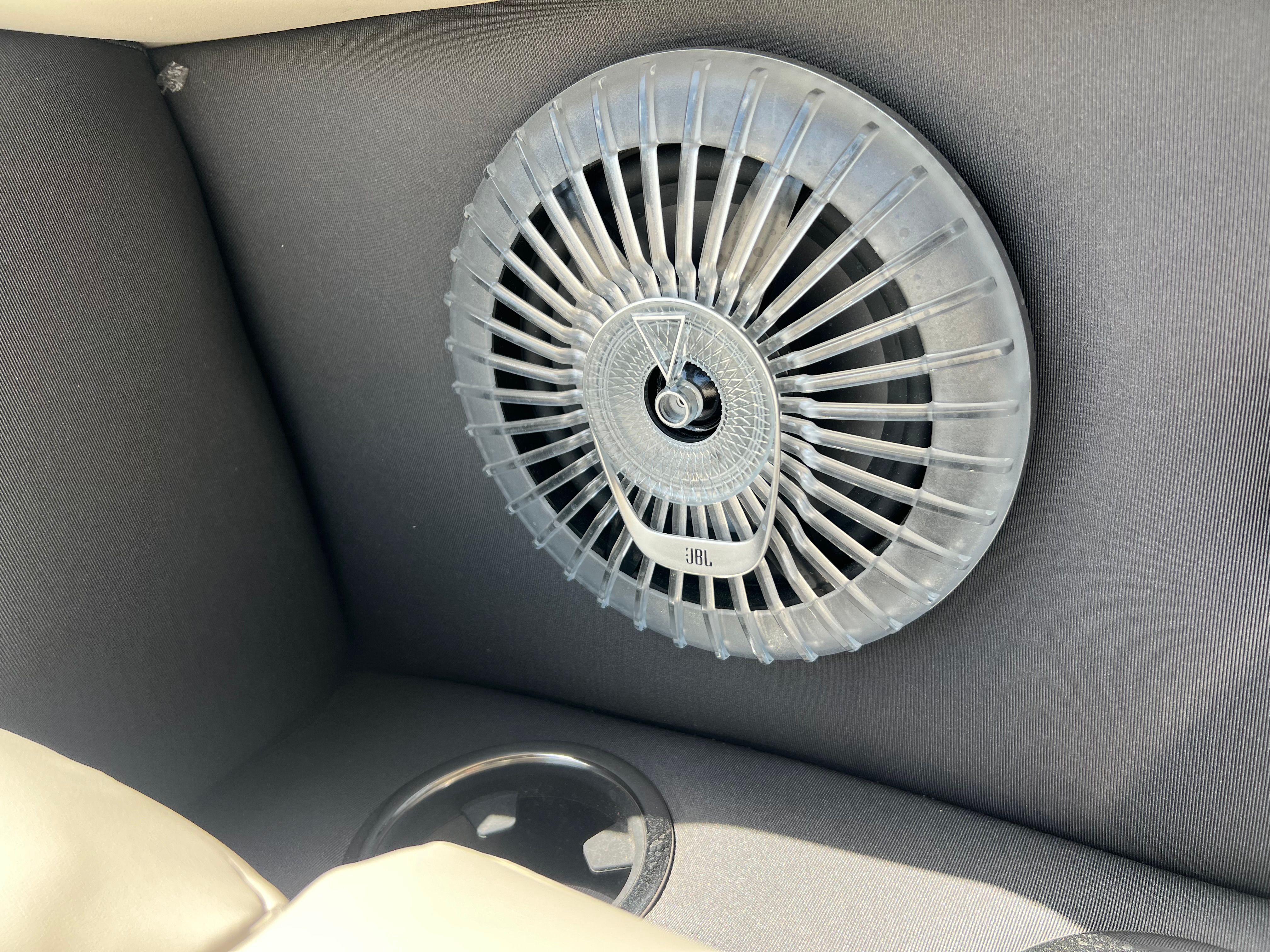 2025 Barletta Lusso L25UC — photo 25 view