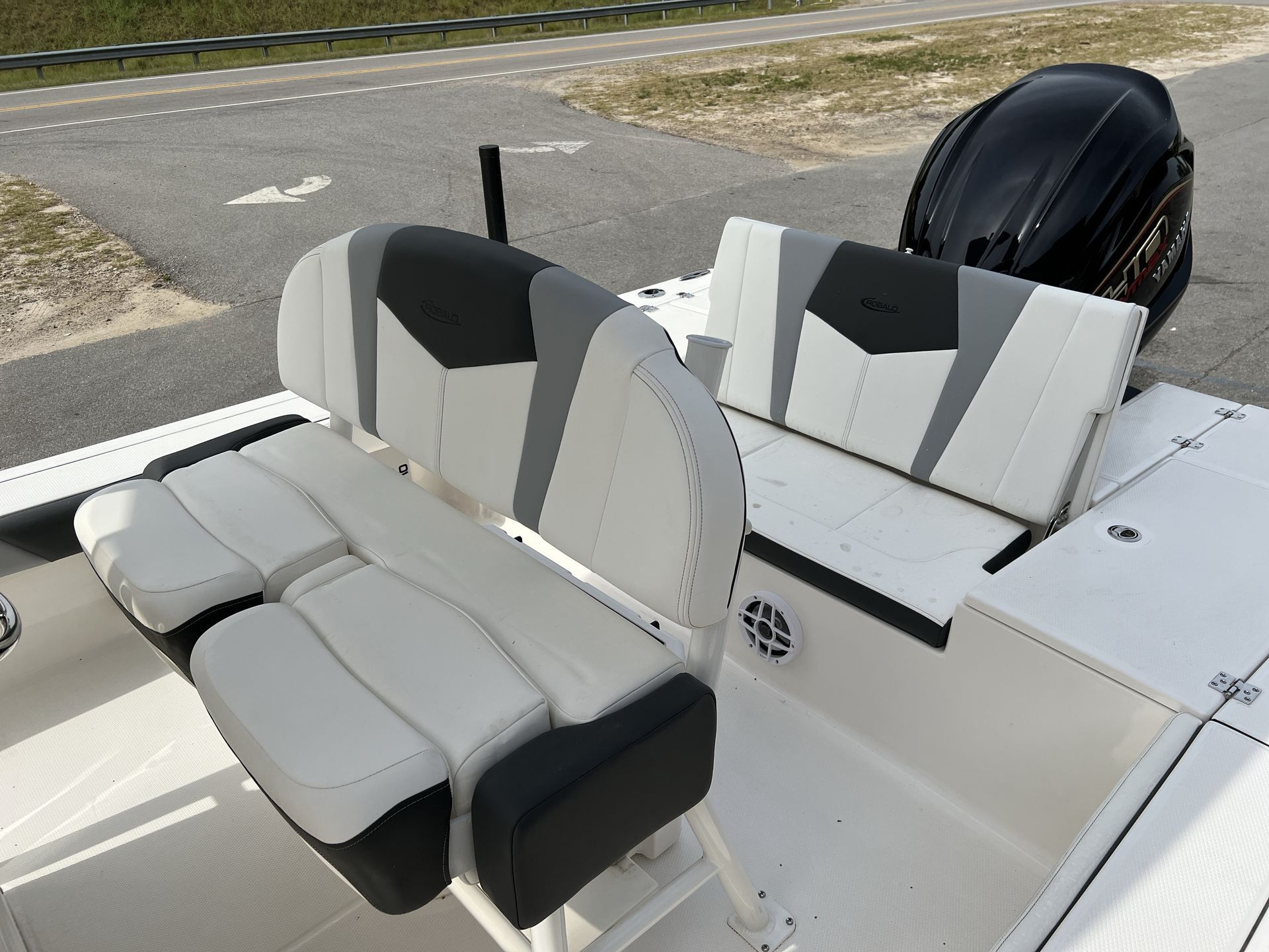 2025 Robalo 226 Cayman - Photo 9