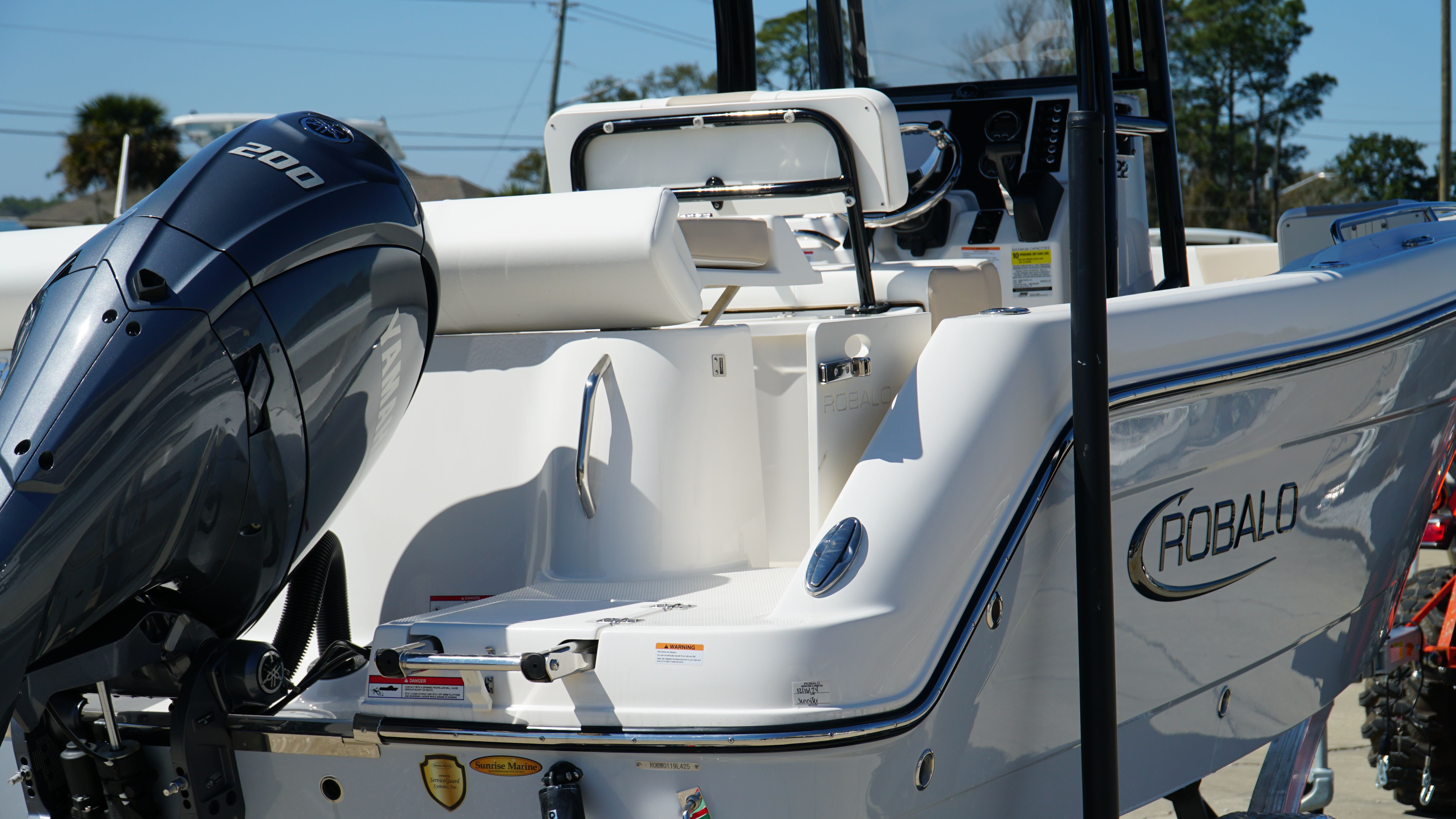 2025 Robalo 222 CC - Photo 12