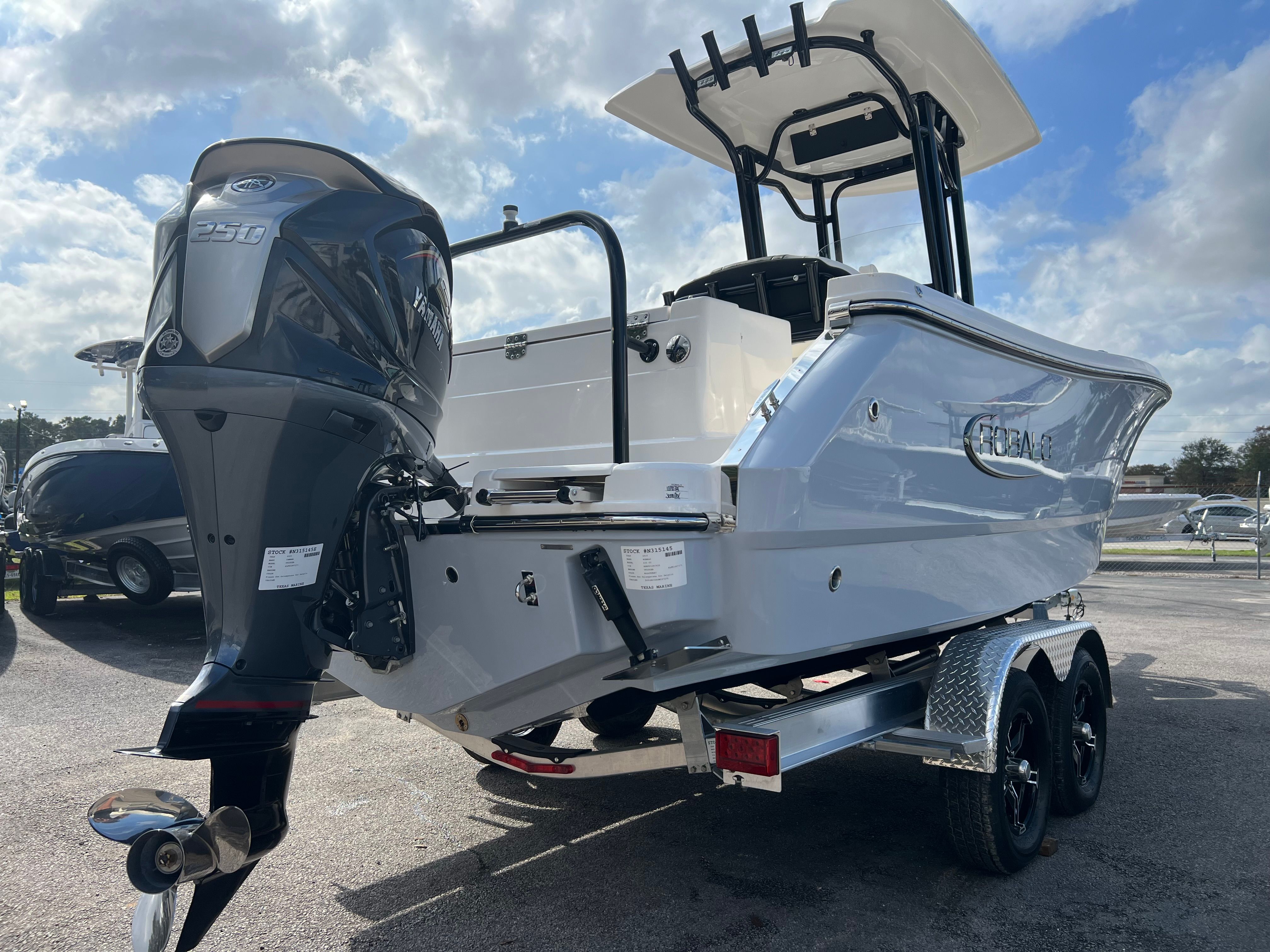 2025 Robalo 230 CC - Photo 2