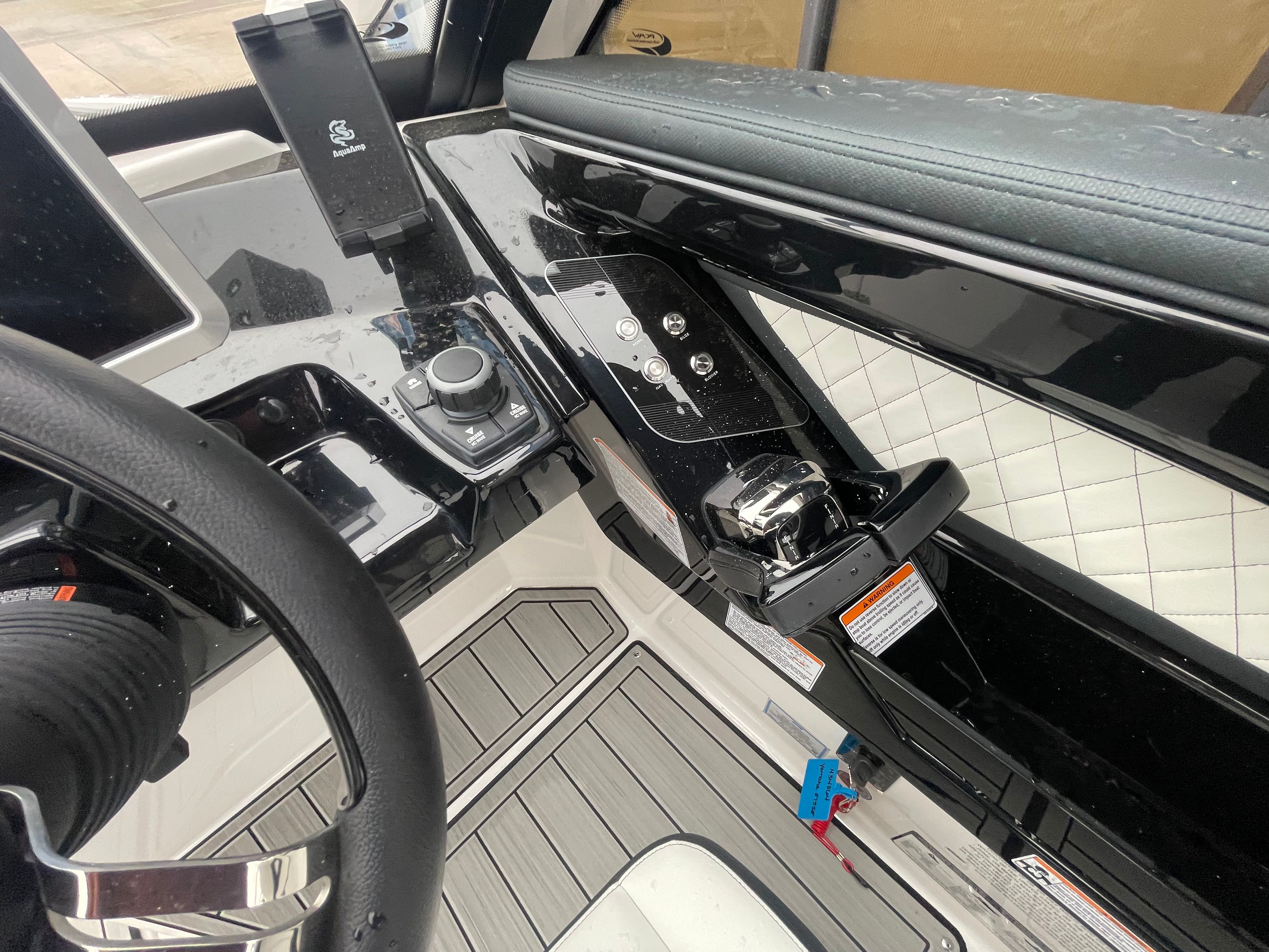 2025 Yamaha 275 SE — photo 8 view