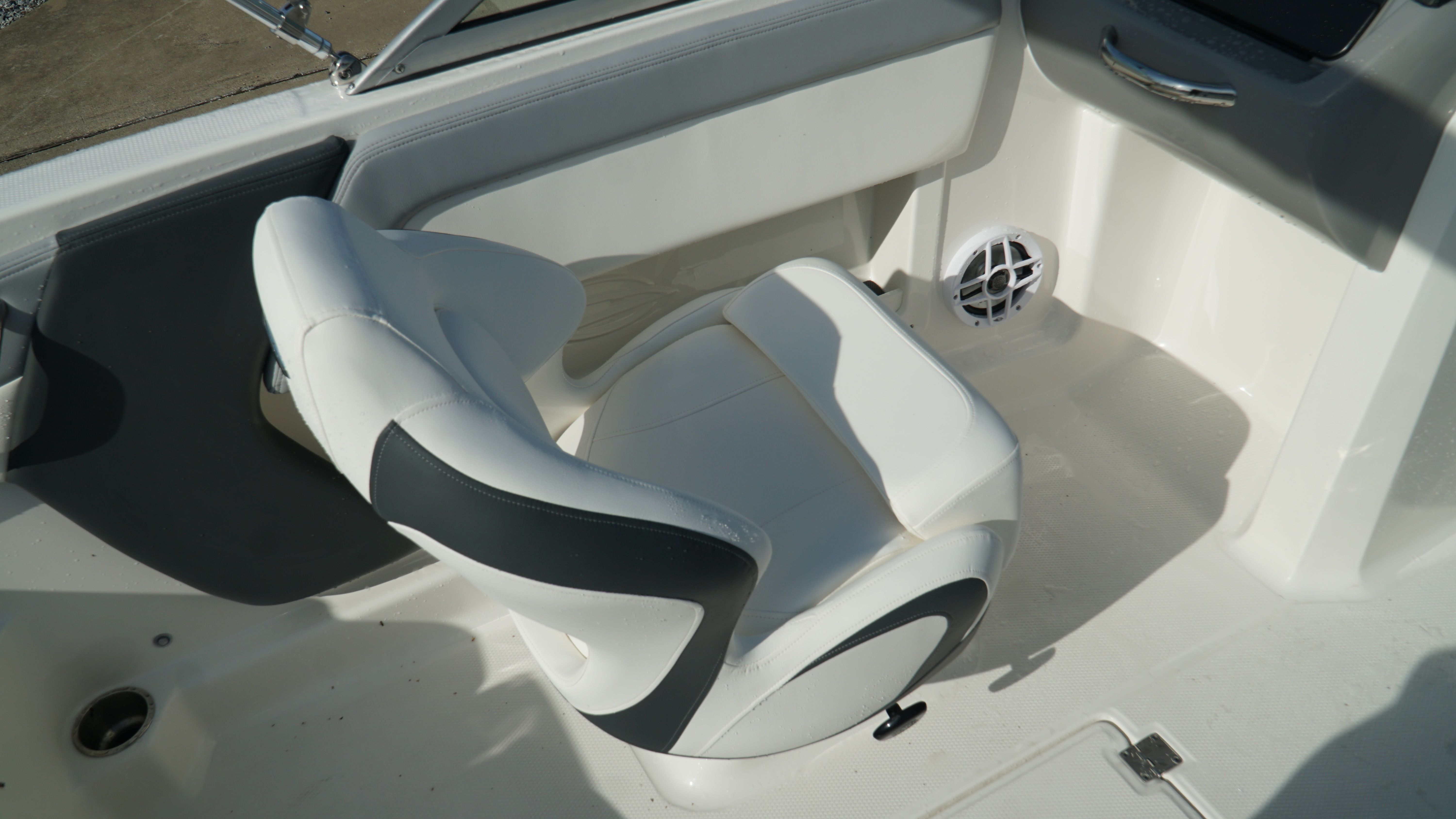 2025 Chaparral 19 SSI OB - Photo 22