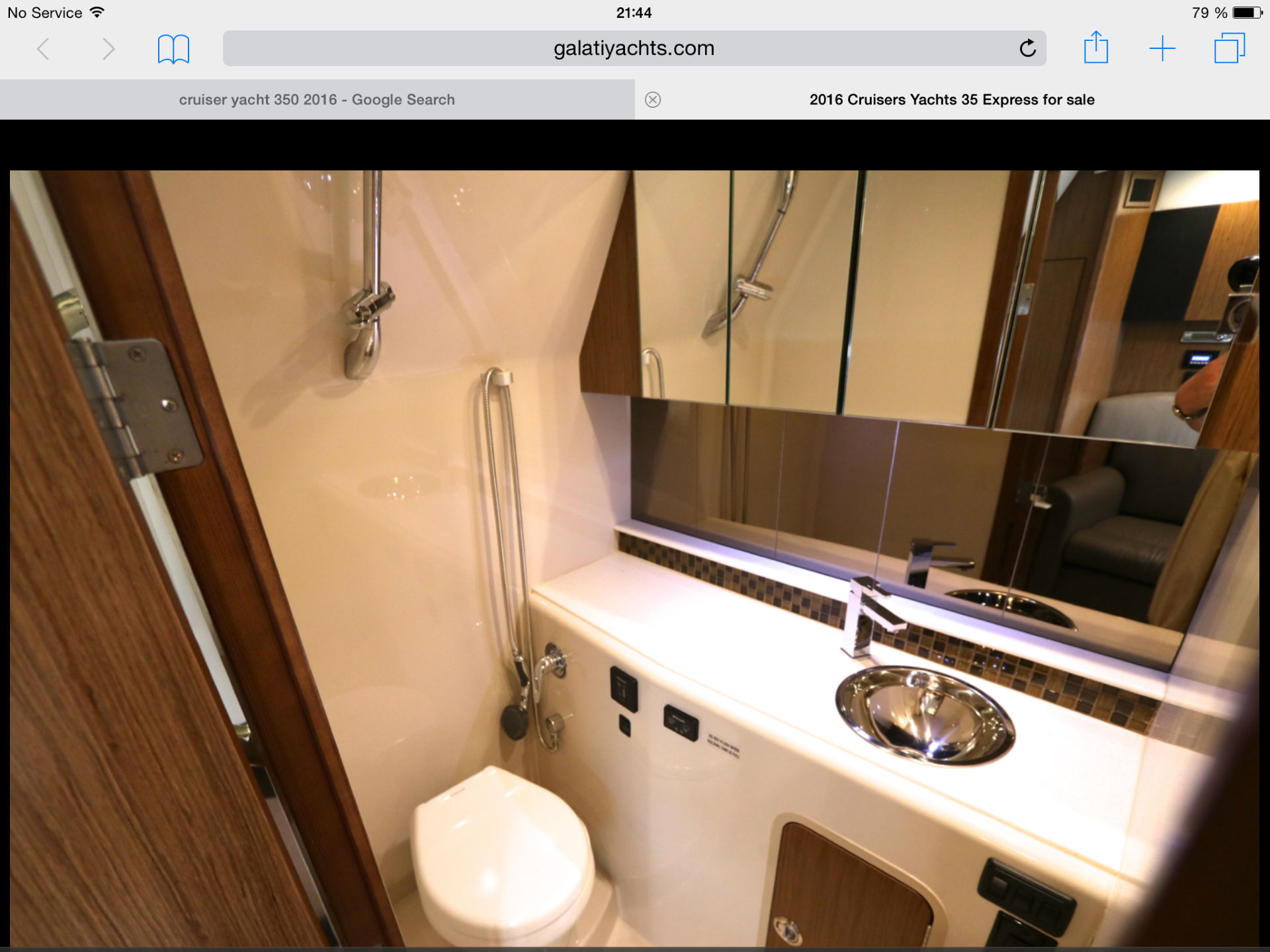 2016 Cruisers Yachts 35 Express - Photo 9