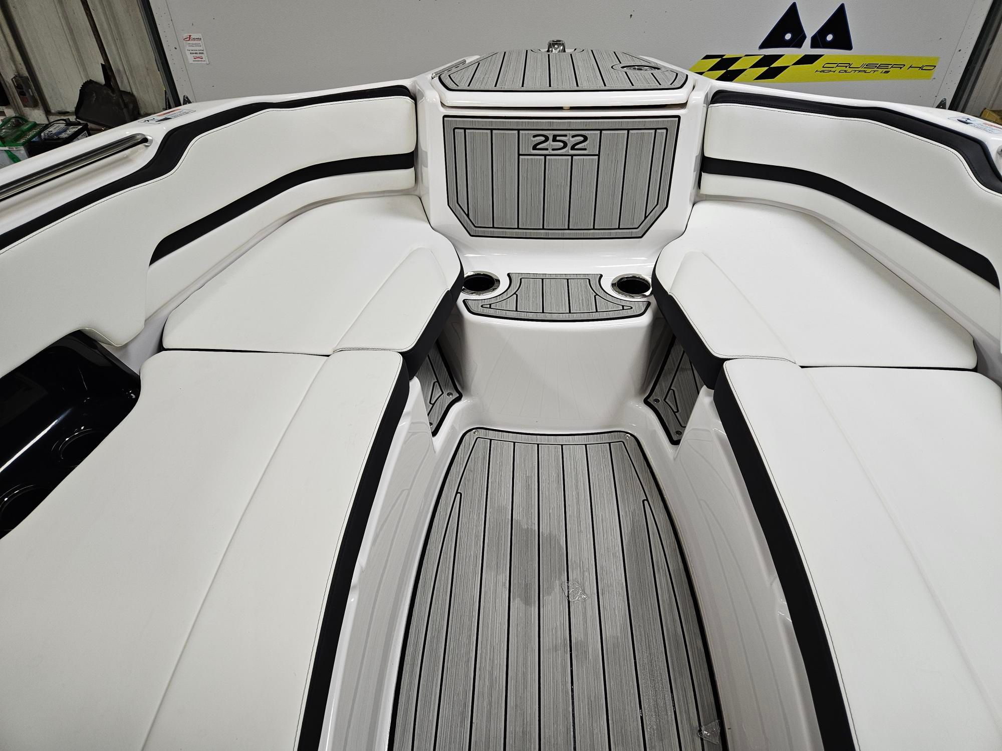 2025 Yamaha 252 S — photo 28 view