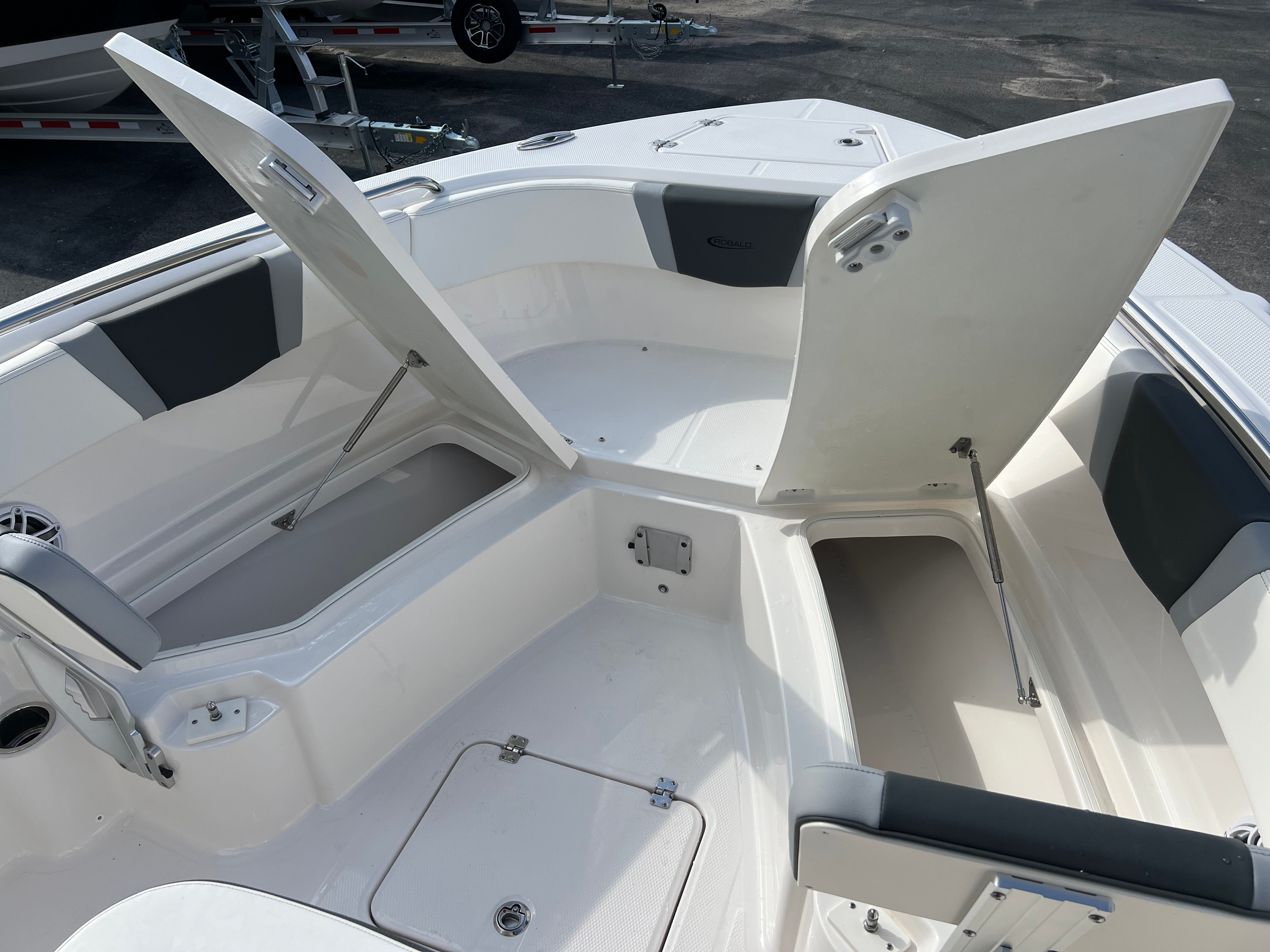 2025 Robalo 230 CC - Photo 25