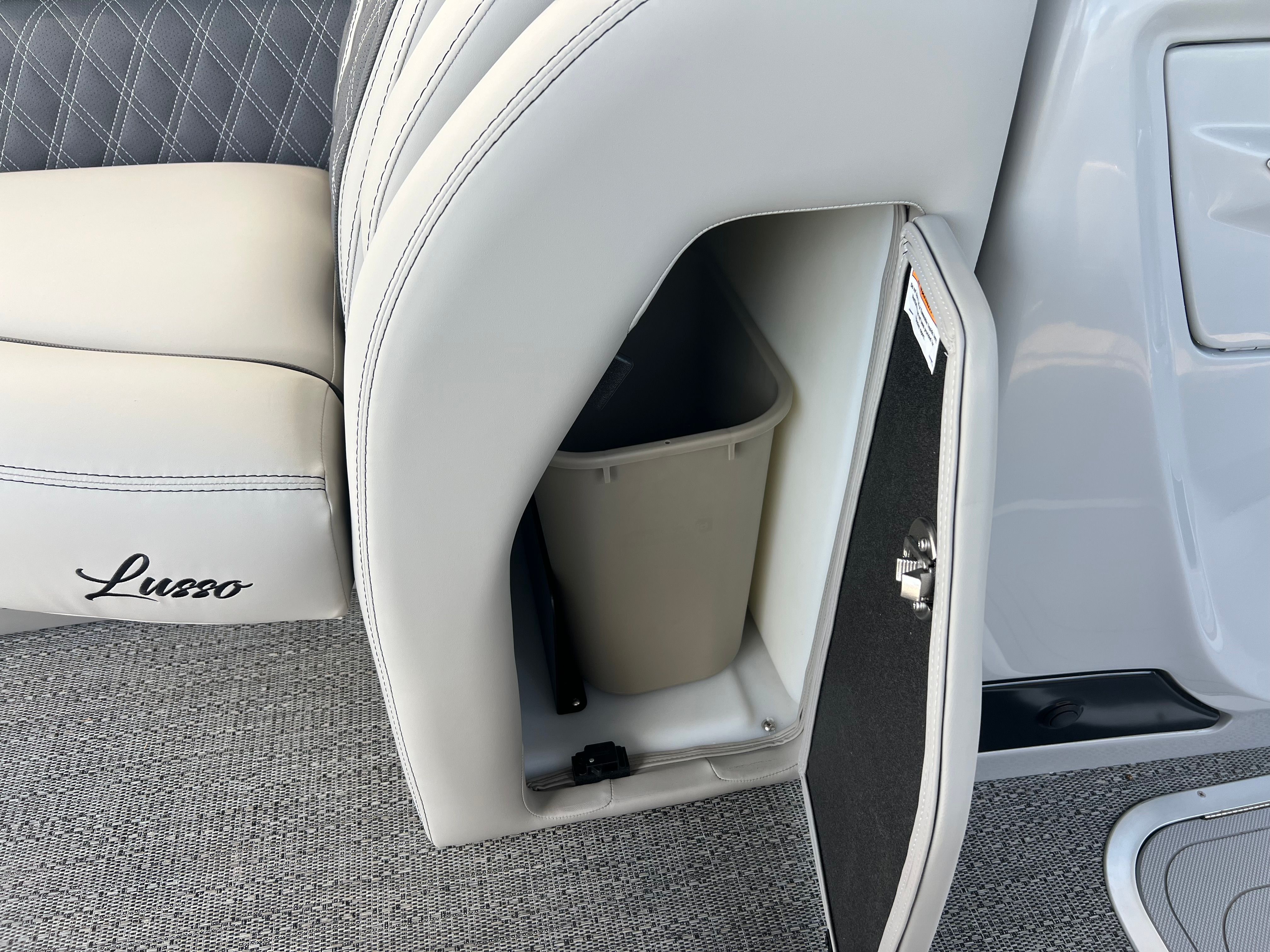 2025 Barletta Lusso L25UC — photo 17 view