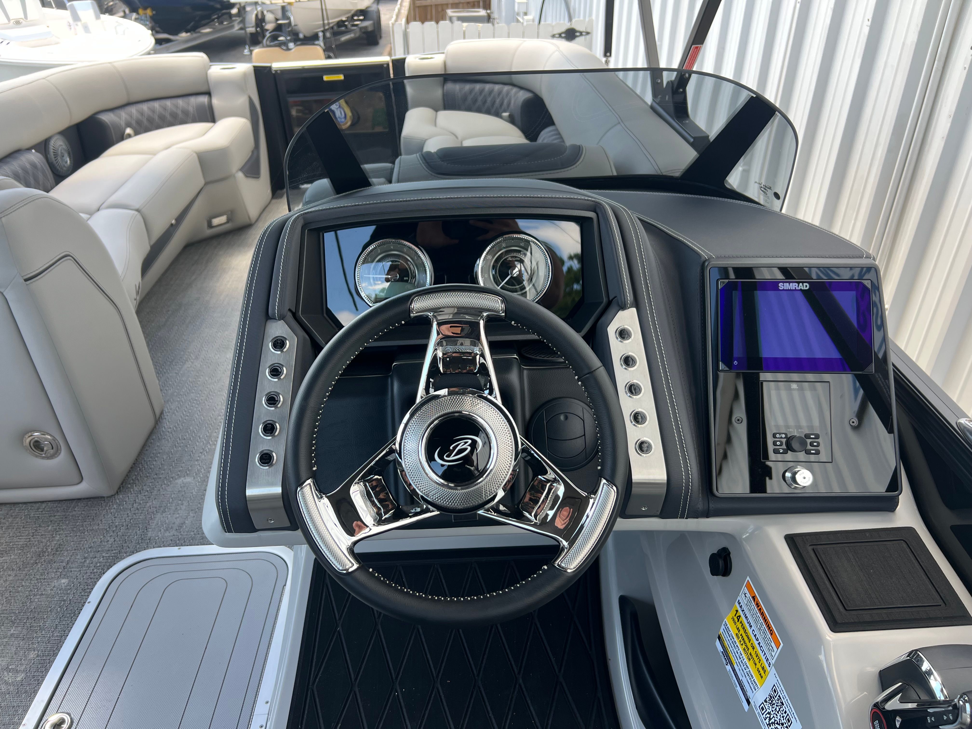 2025 Barletta Lusso L25UC — photo 19 view