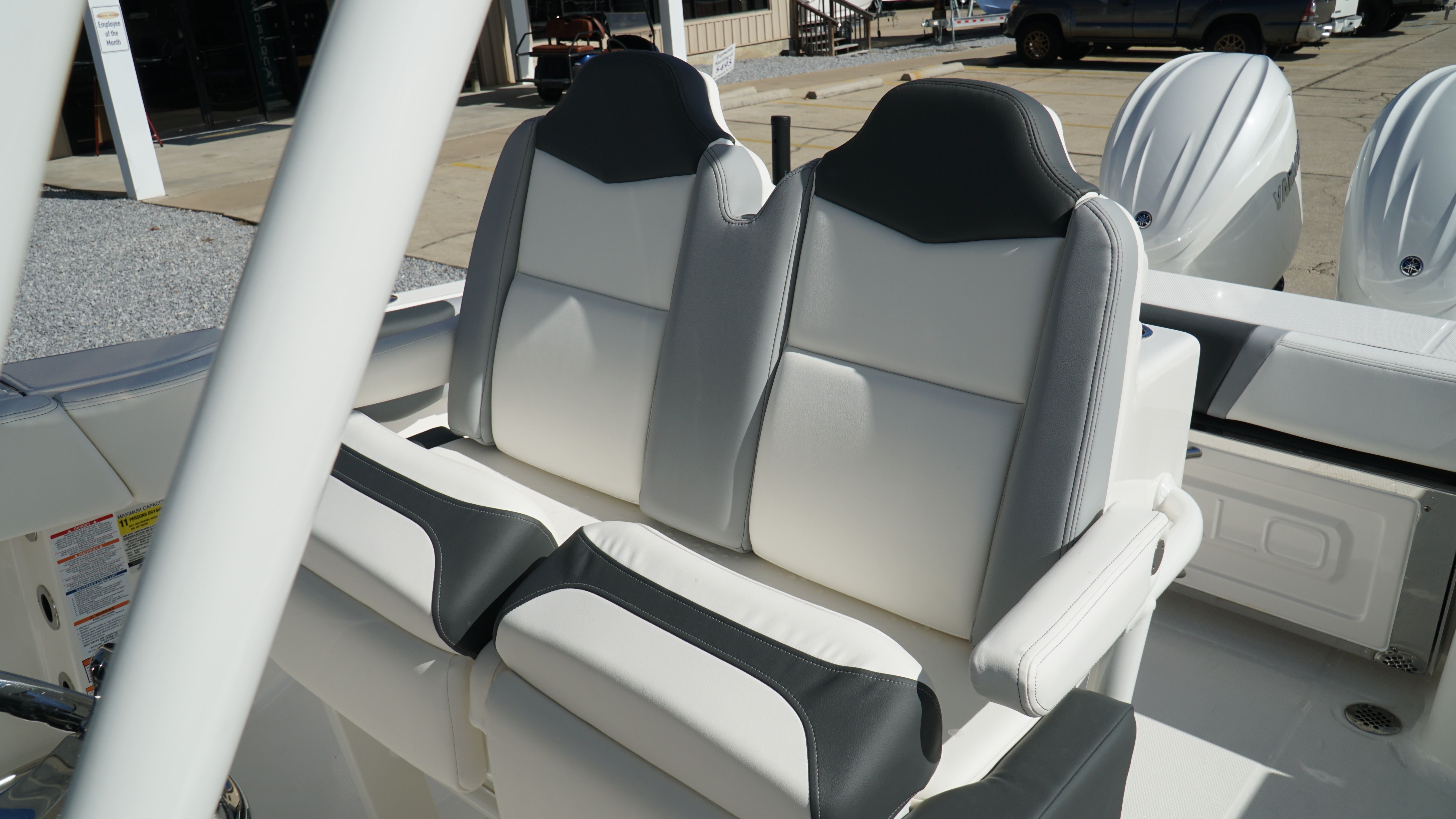2025 Robalo 250 CC — photo 22 view