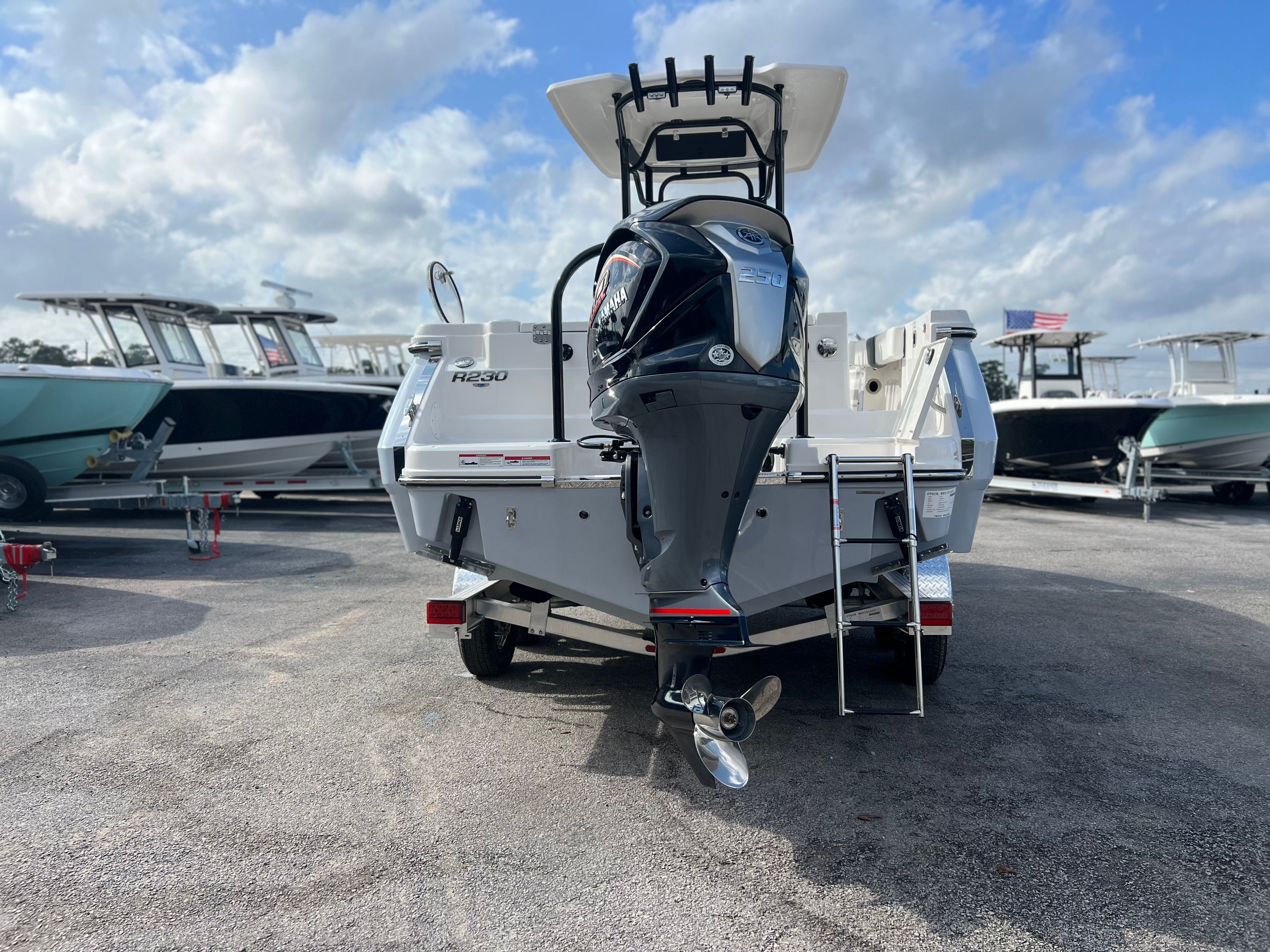 2025 Robalo 230 CC - Photo 14
