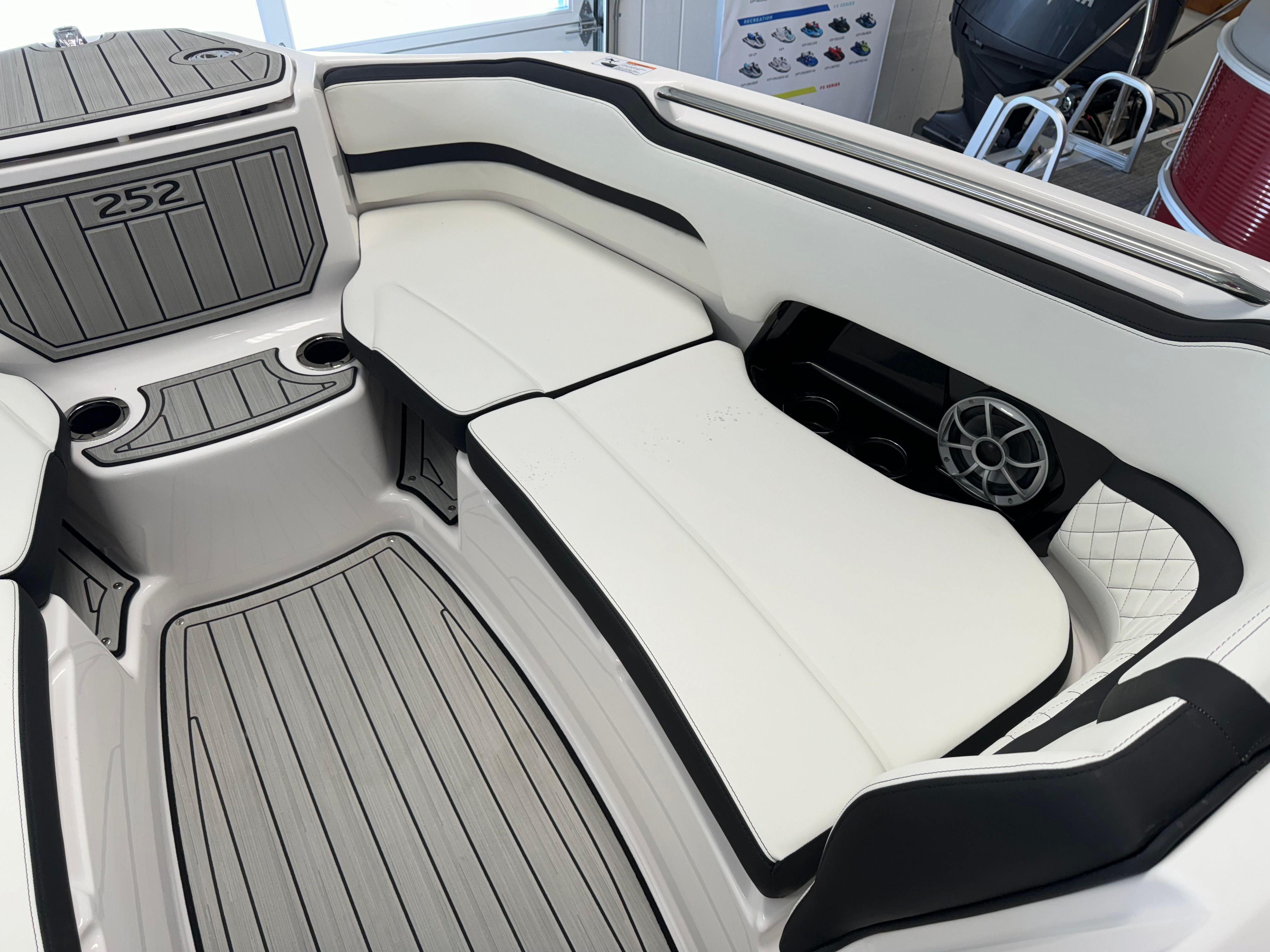 2025 Yamaha 252 SE — photo 31 view