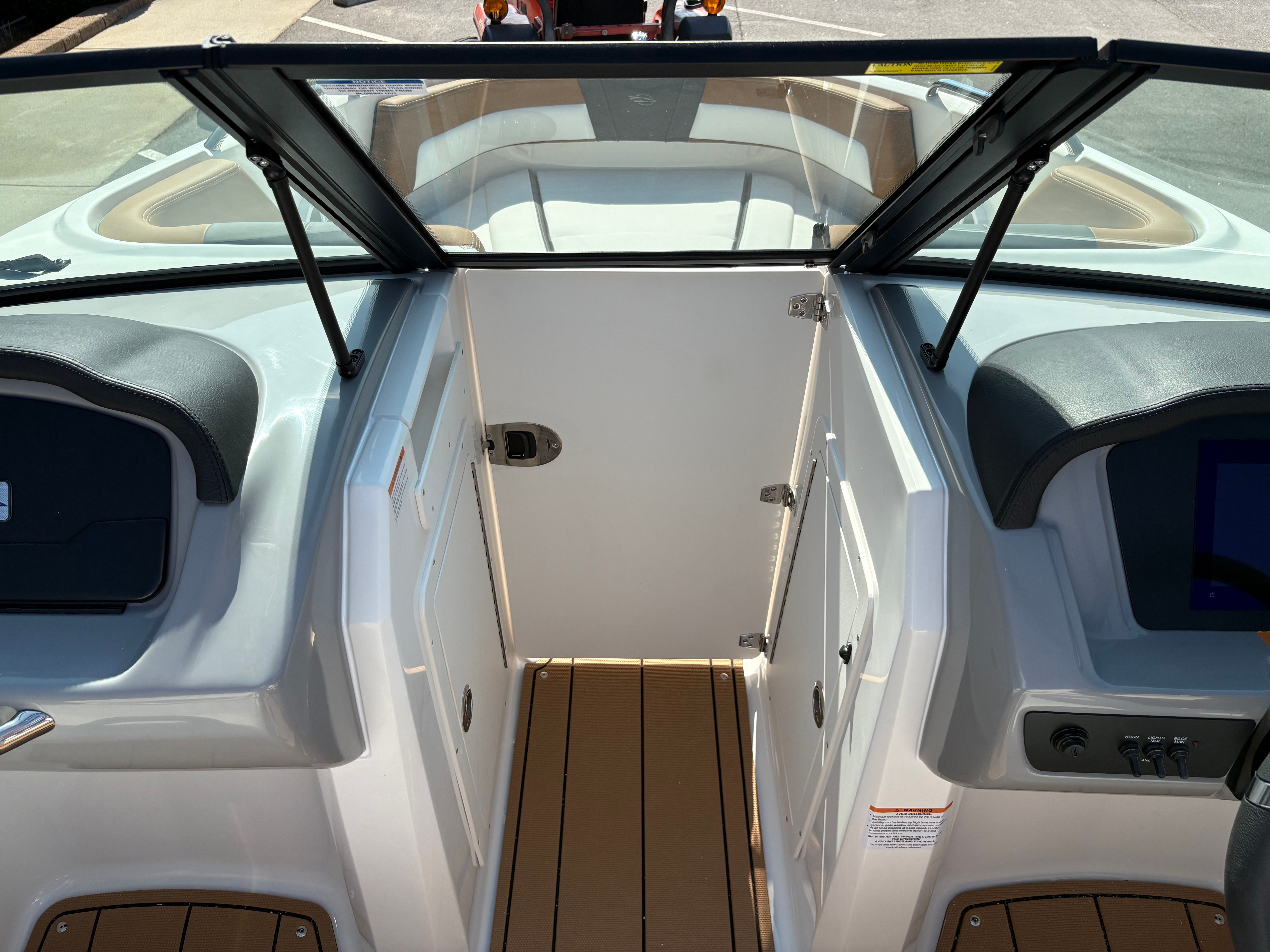 2025 Chaparral 21 SSI OB - Photo 10