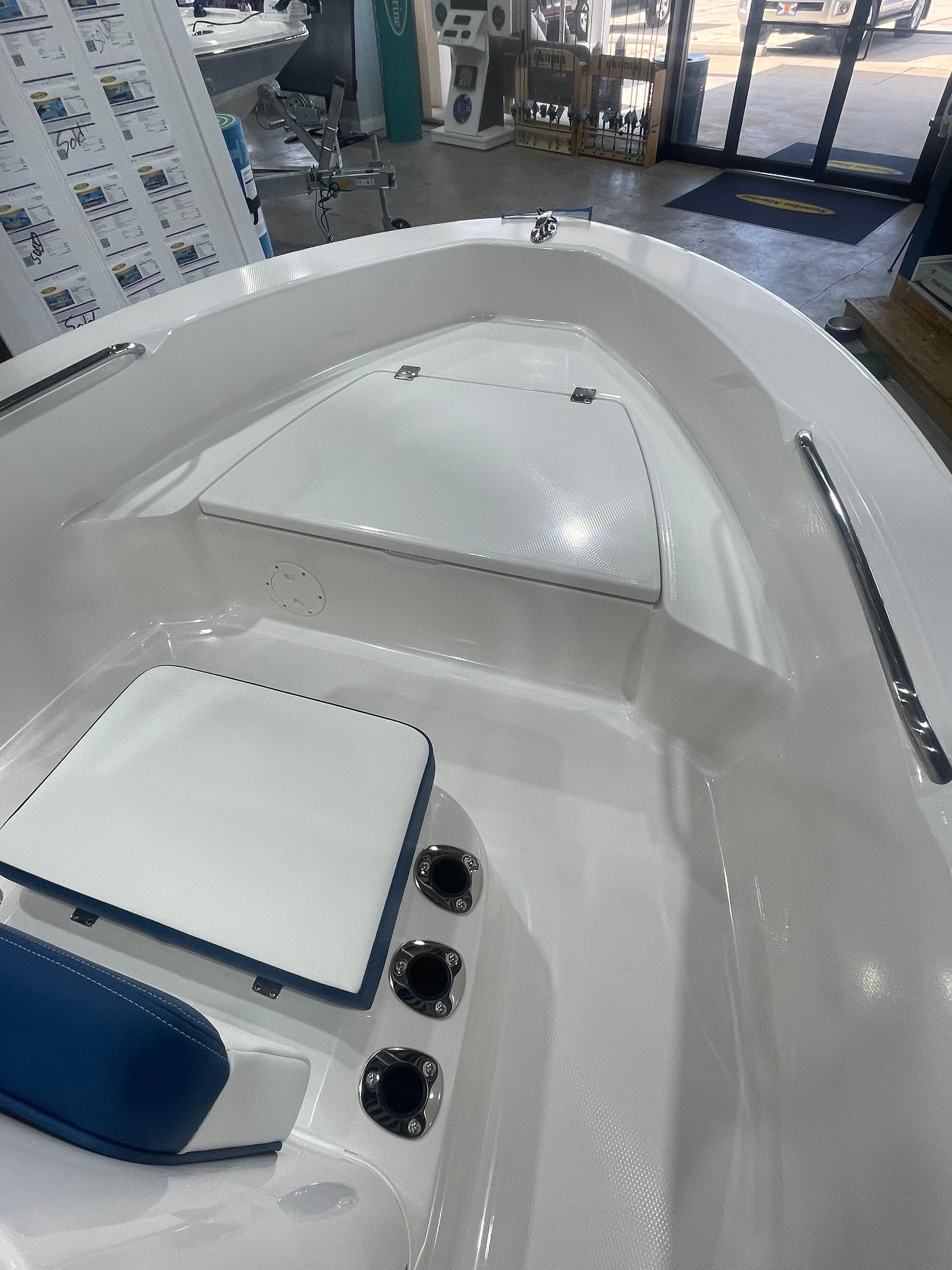 2025 Robalo 160 CC - Photo 6