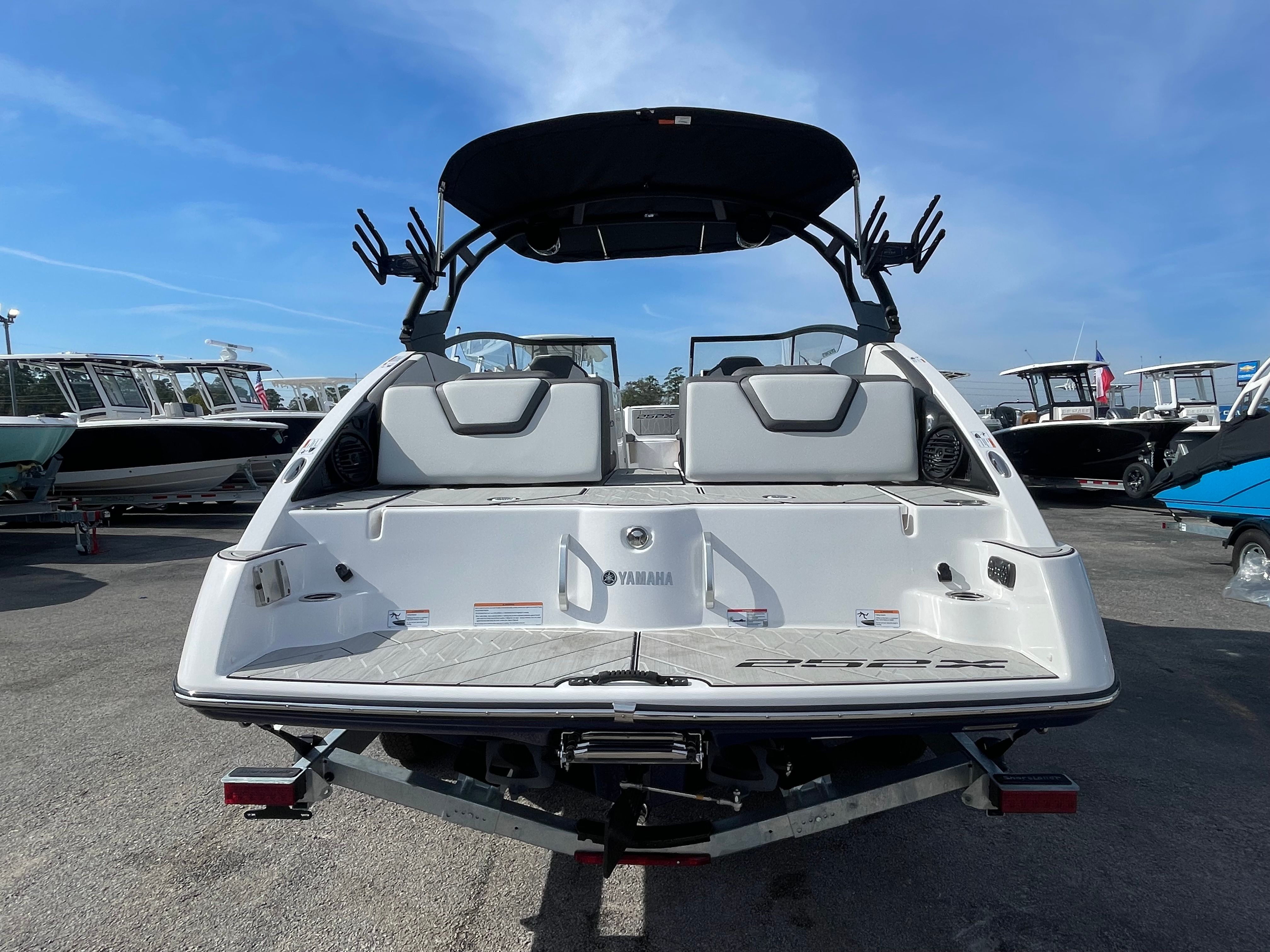 2025 Yamaha 252 XE - Photo 2