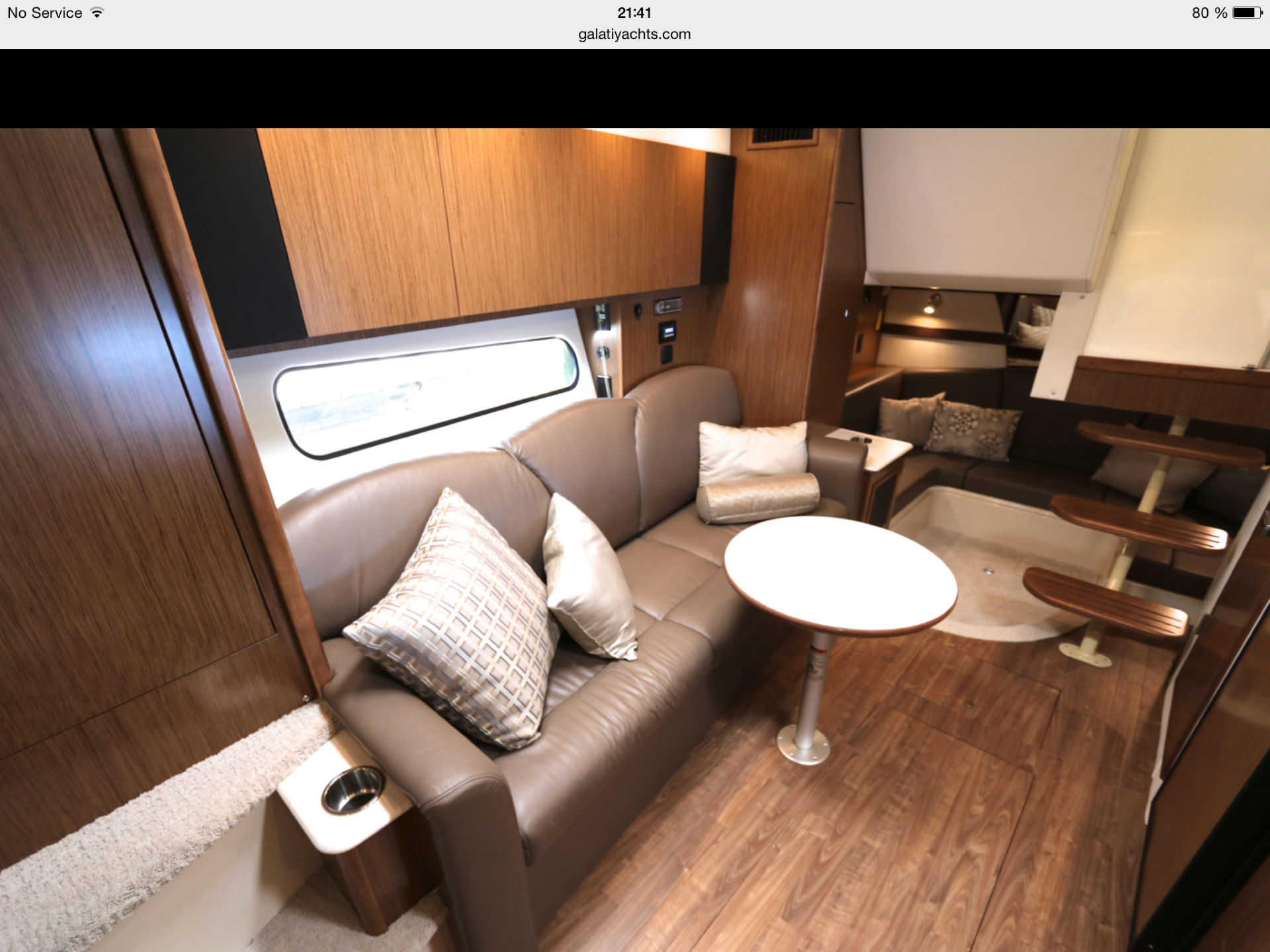 2016 Cruisers Yachts 35 Express - Photo 8