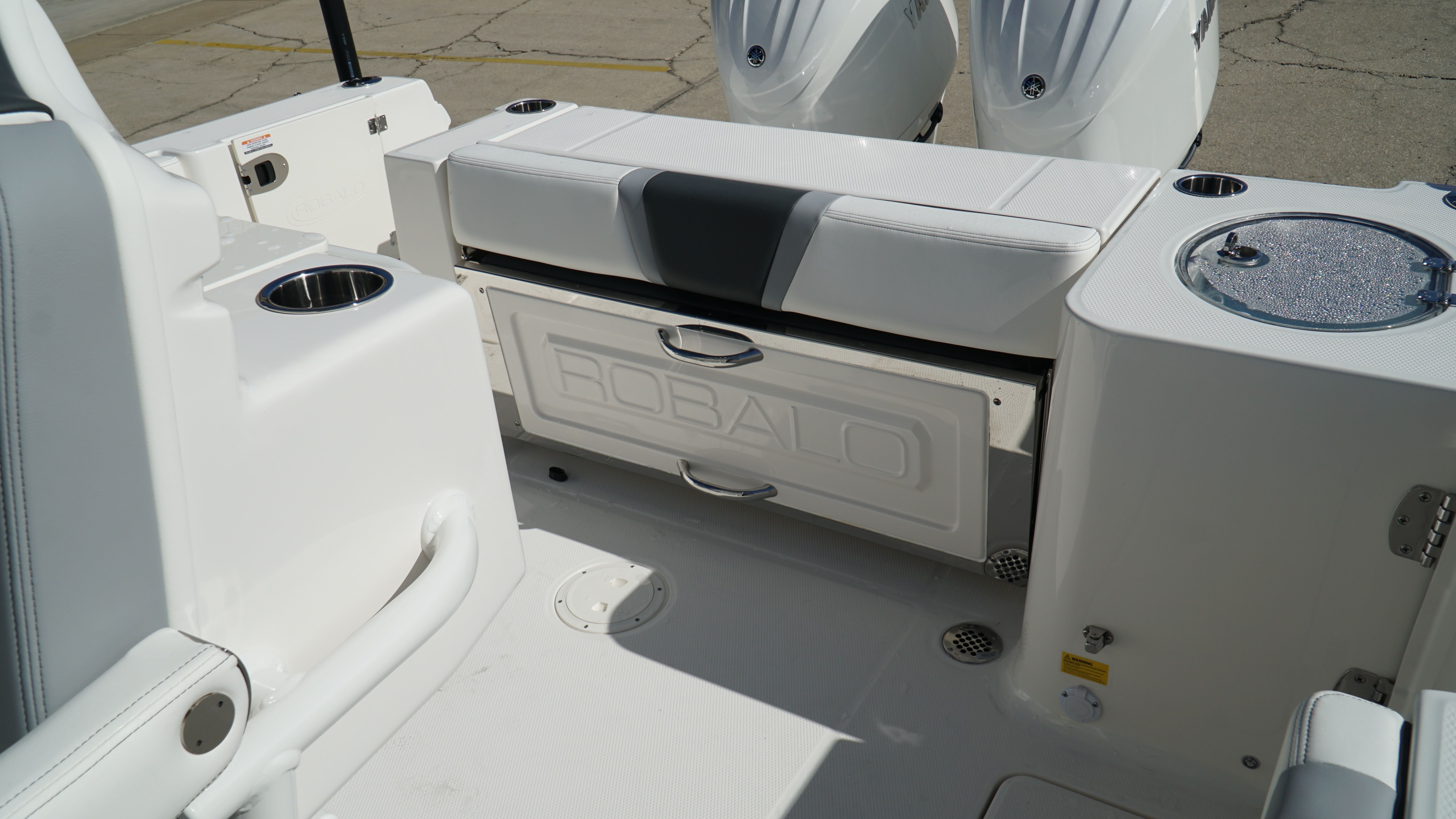 2025 Robalo 250 CC — photo 21 view