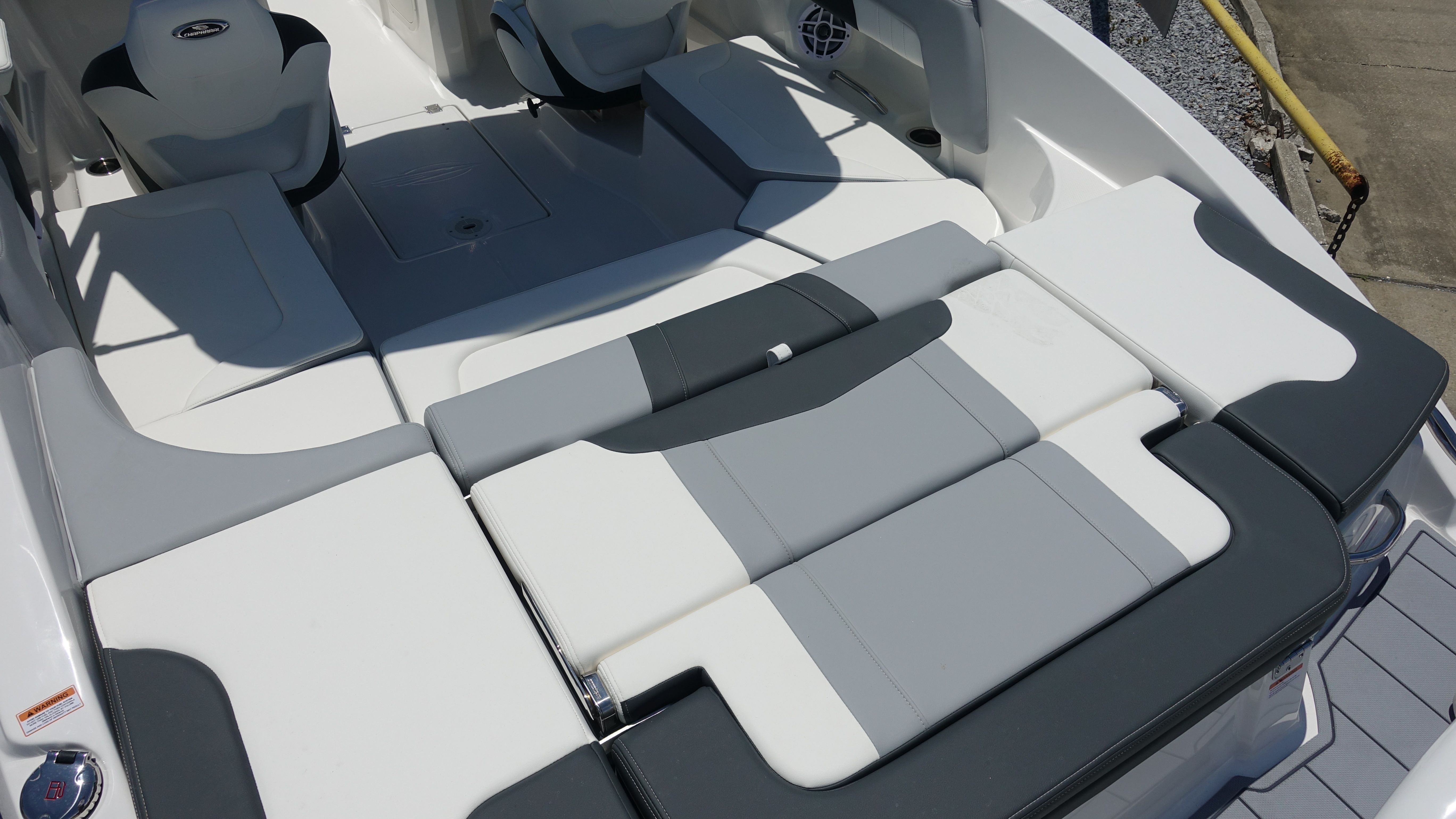 2025 Chaparral 23 SSI OB - Photo 15