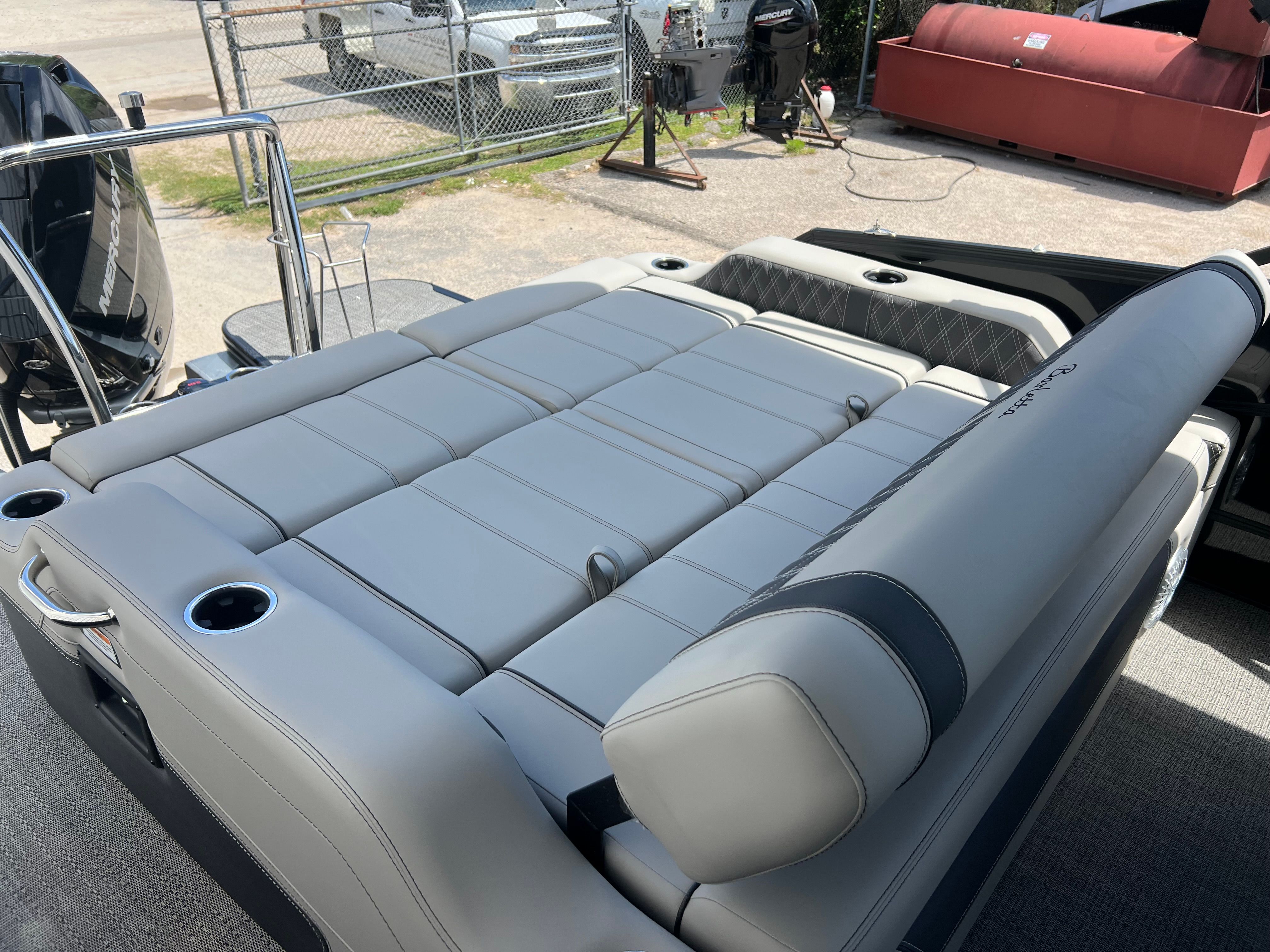 2025 Barletta Lusso L25UC — photo 27 view