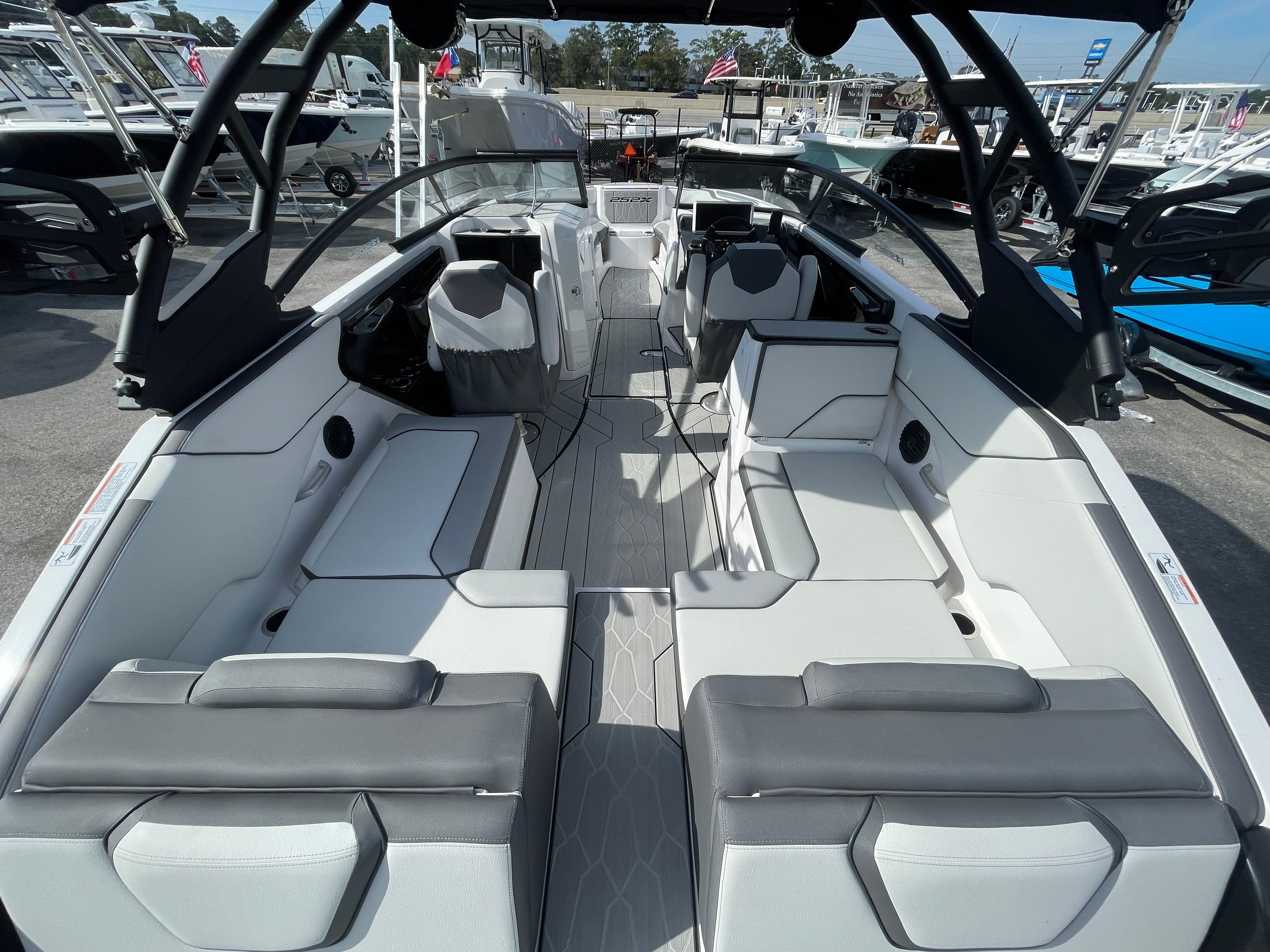 2025 Yamaha 252 XE — photo 15 view