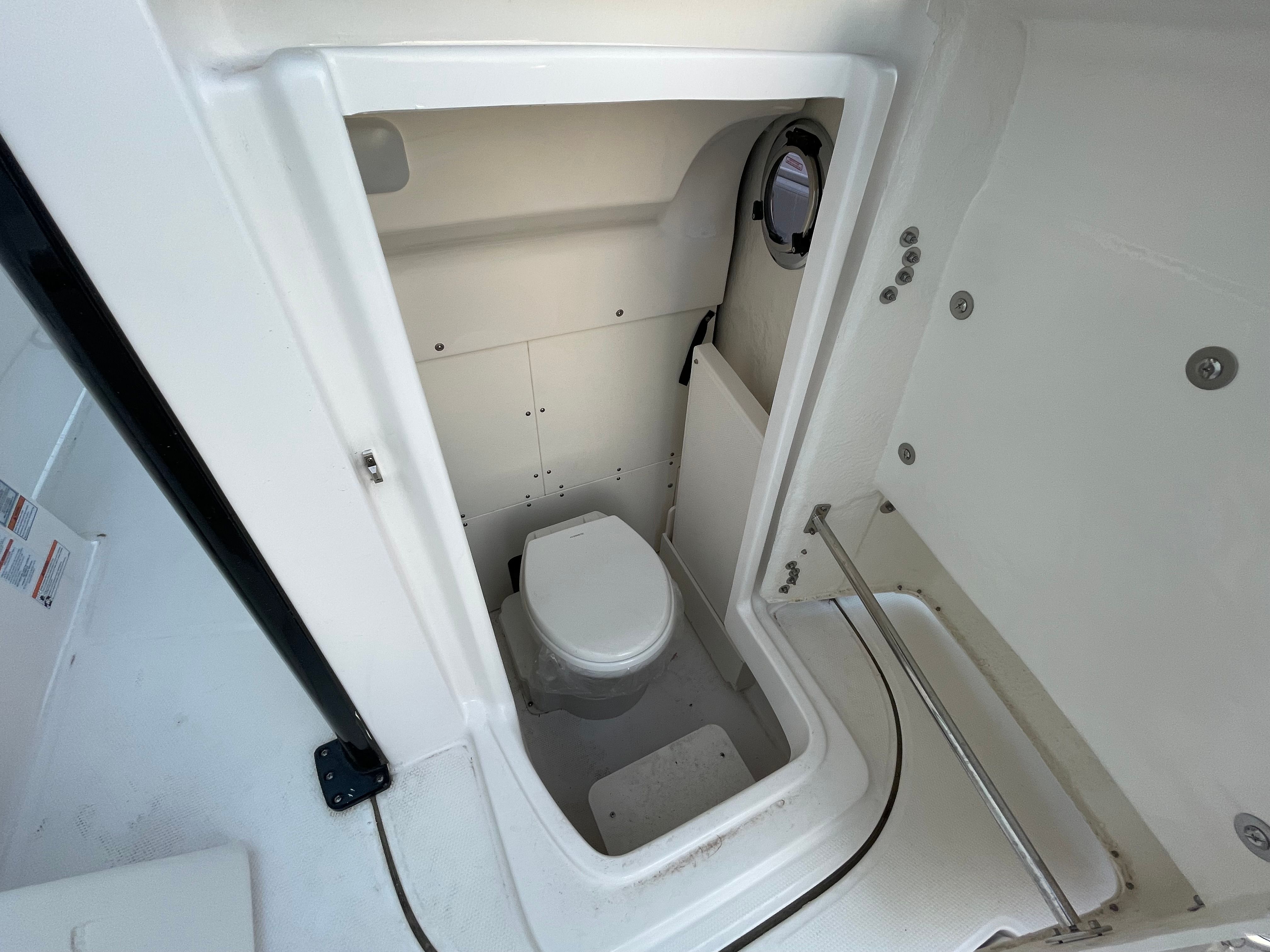 2025 Robalo 266 Cayman - Photo 9