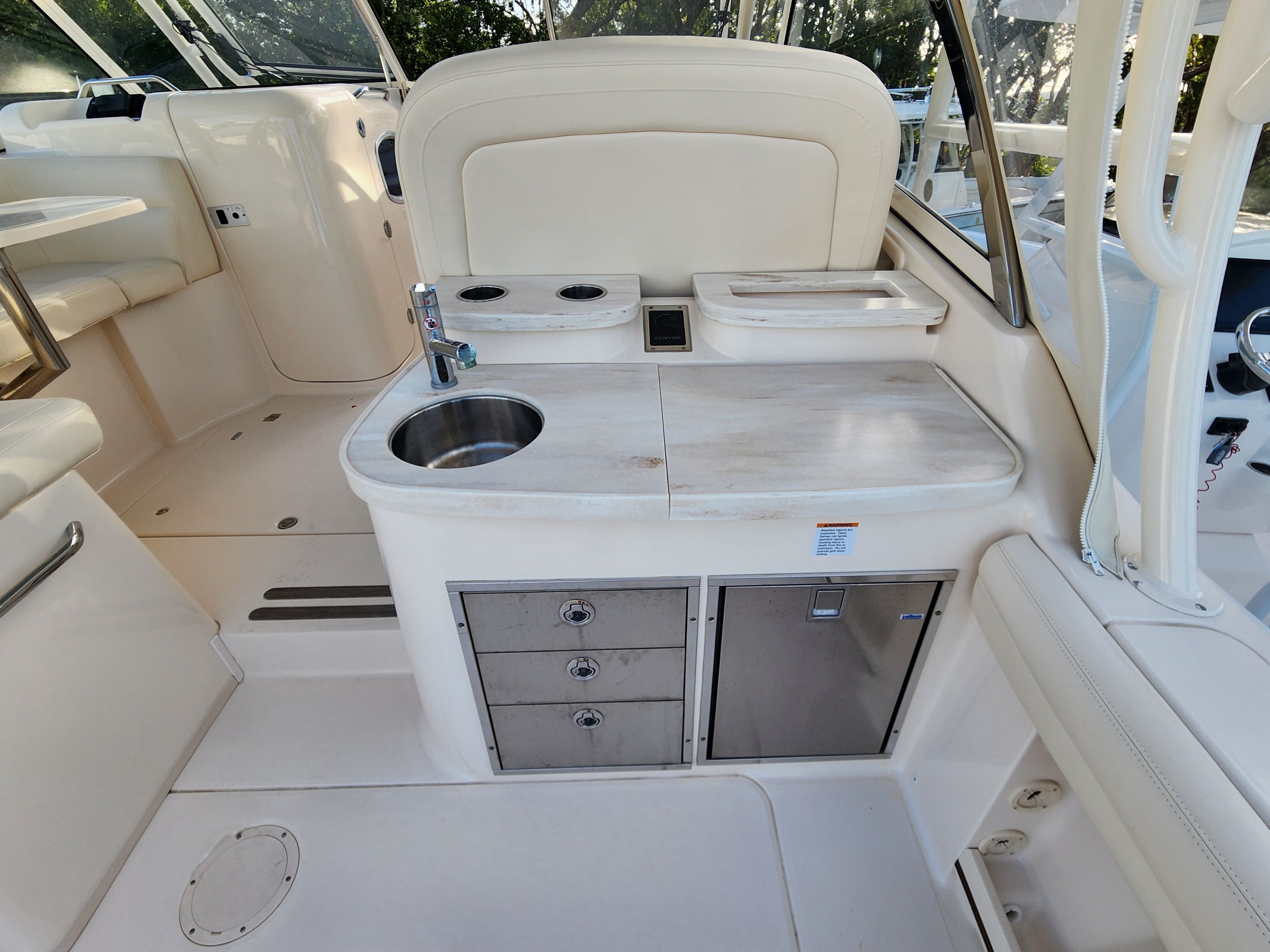 2021 Grady white Freedom 335 — photo 15 view