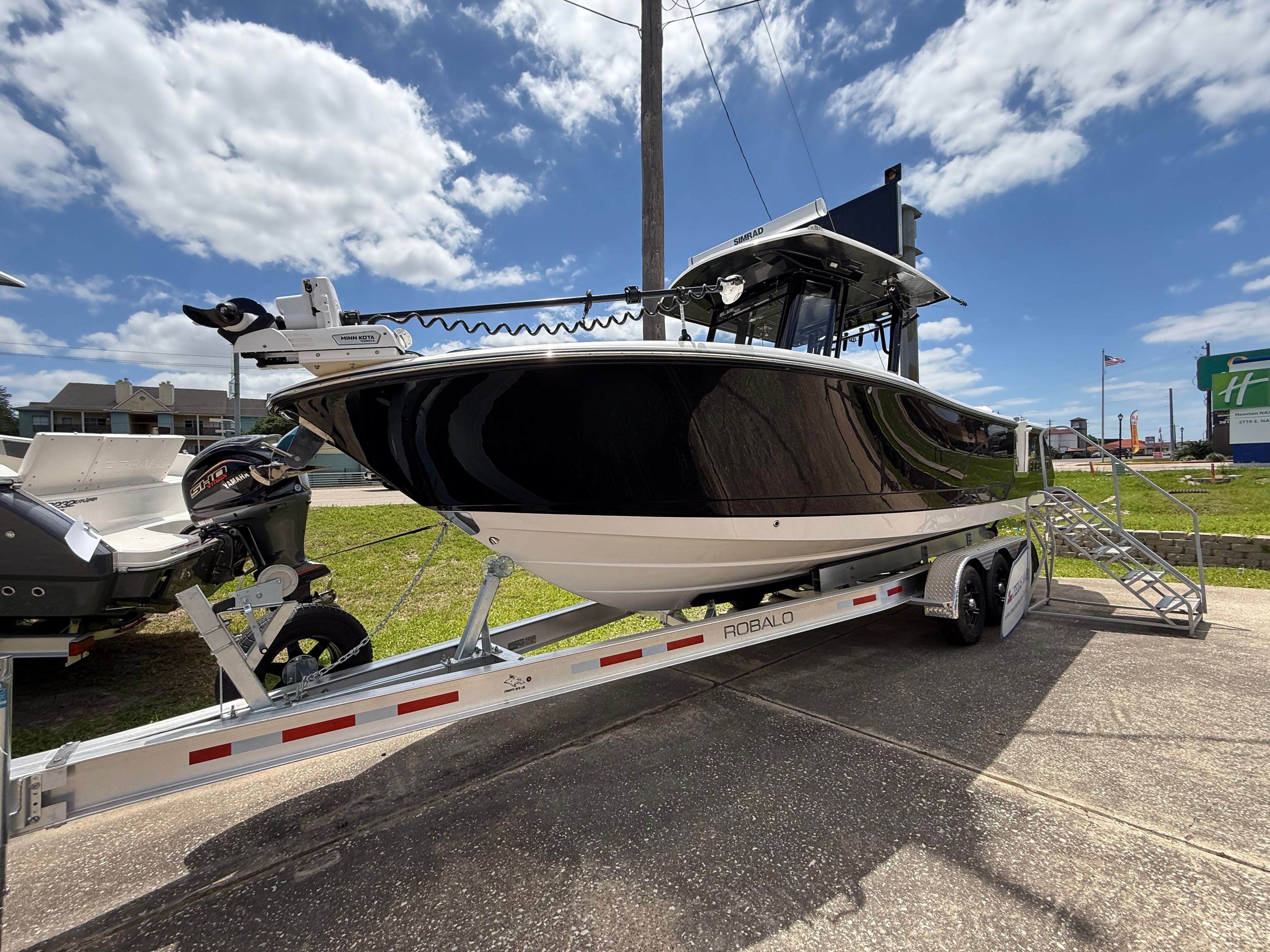 2025 Robalo 270 CC — side profile view