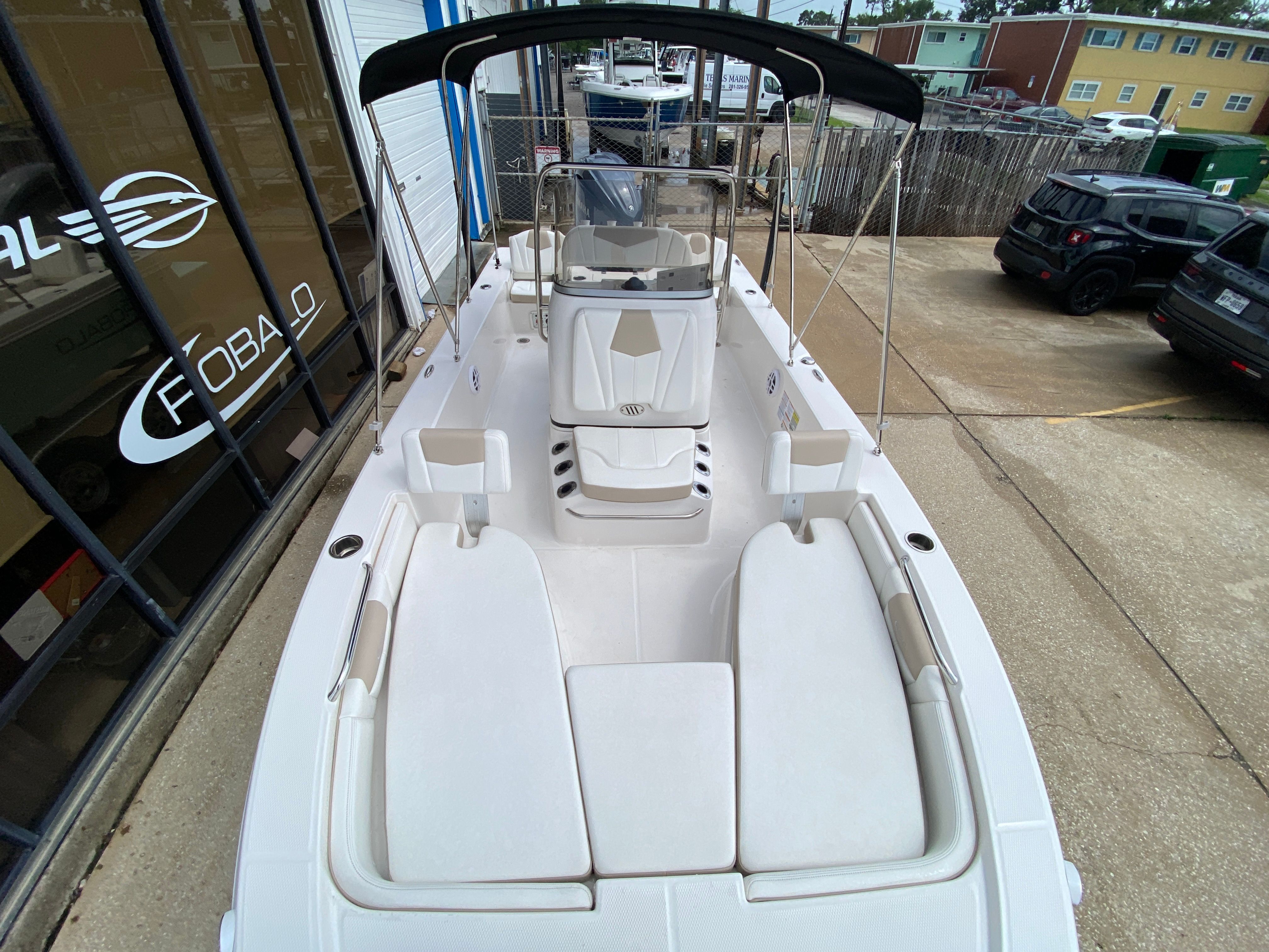 2025 Robalo 206 Cayman DLX — photo 13 view