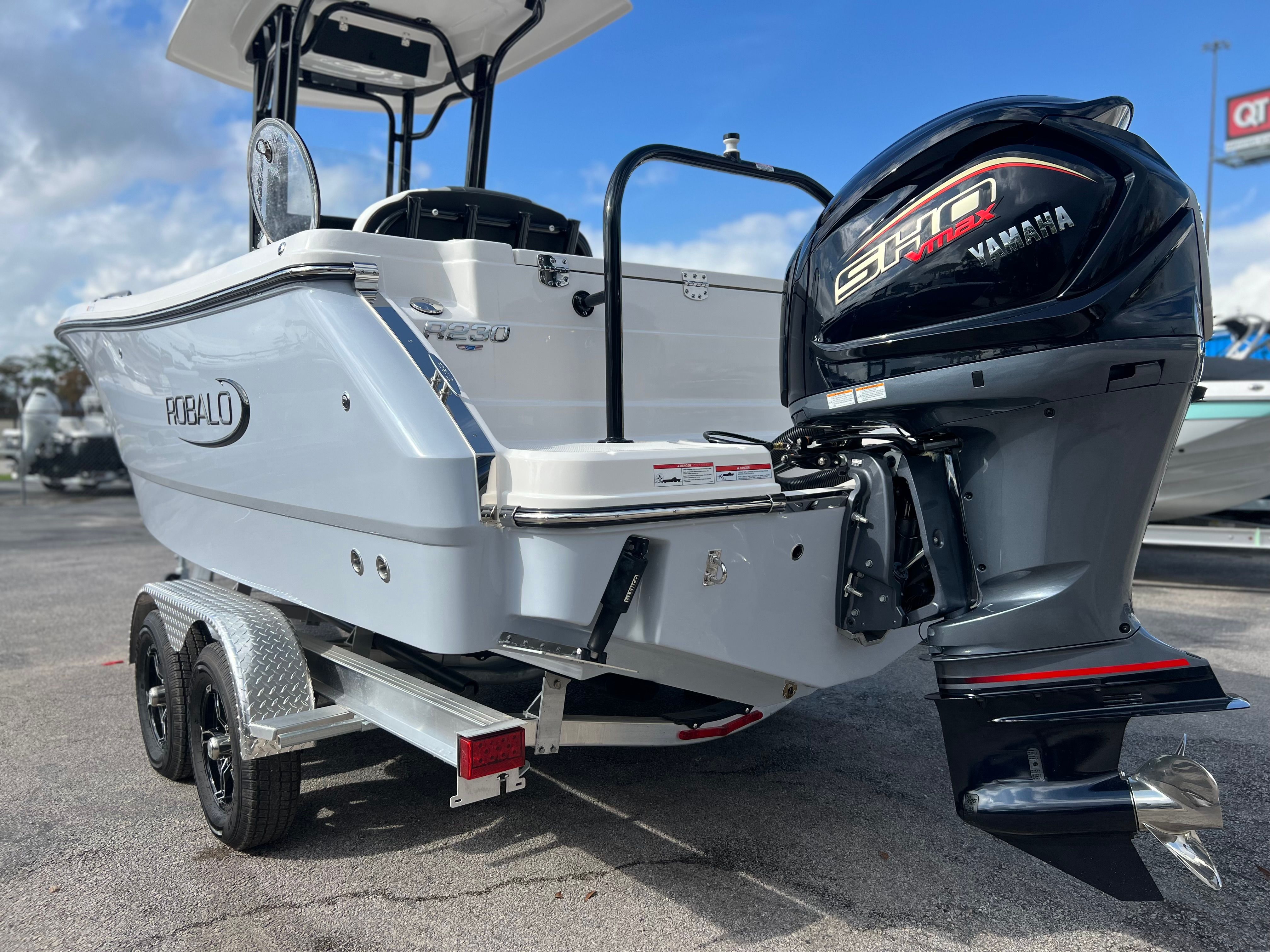 2025 Robalo 230 CC - Photo 13