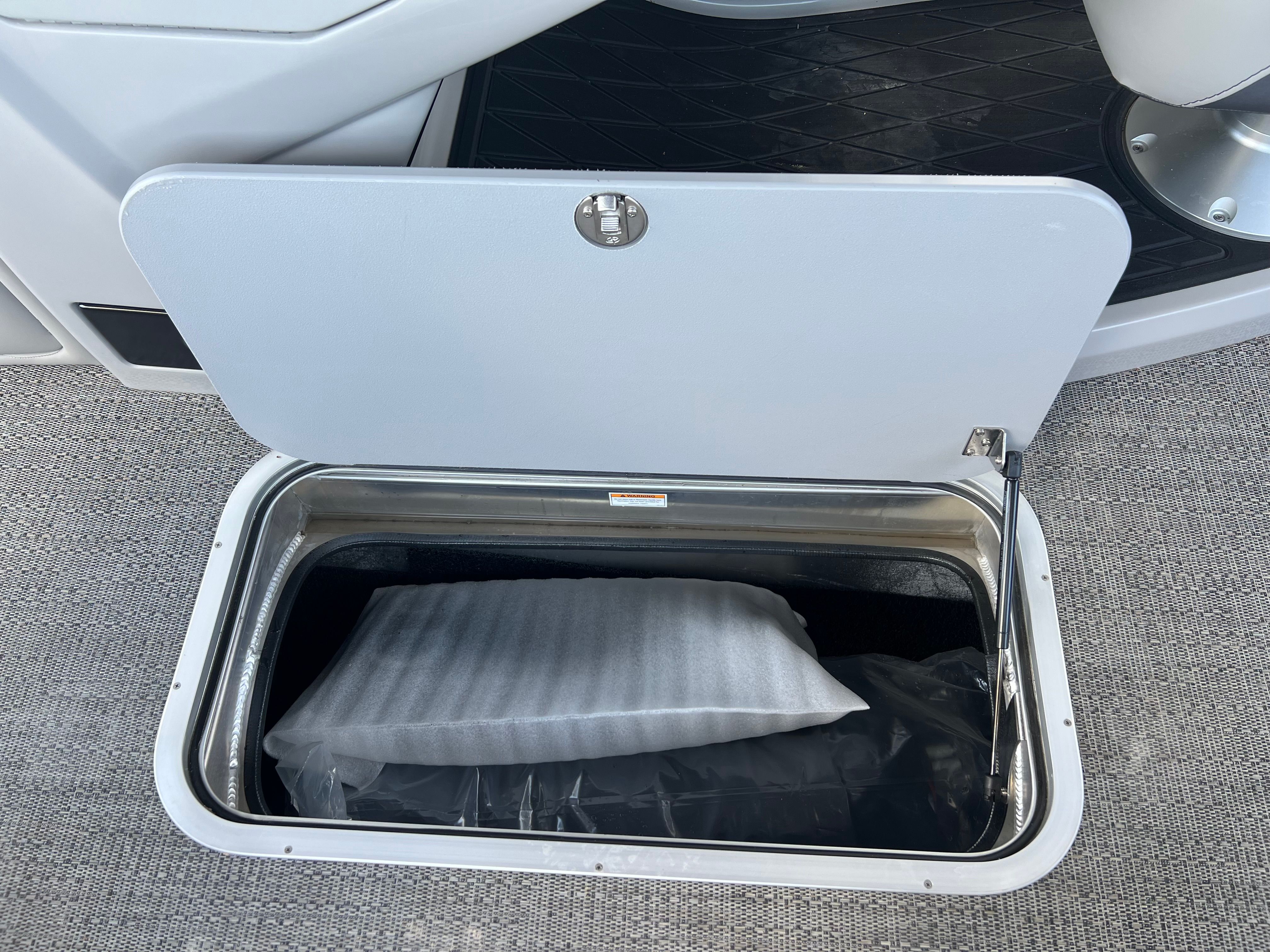 2025 Barletta Lusso L25UC — photo 22 view
