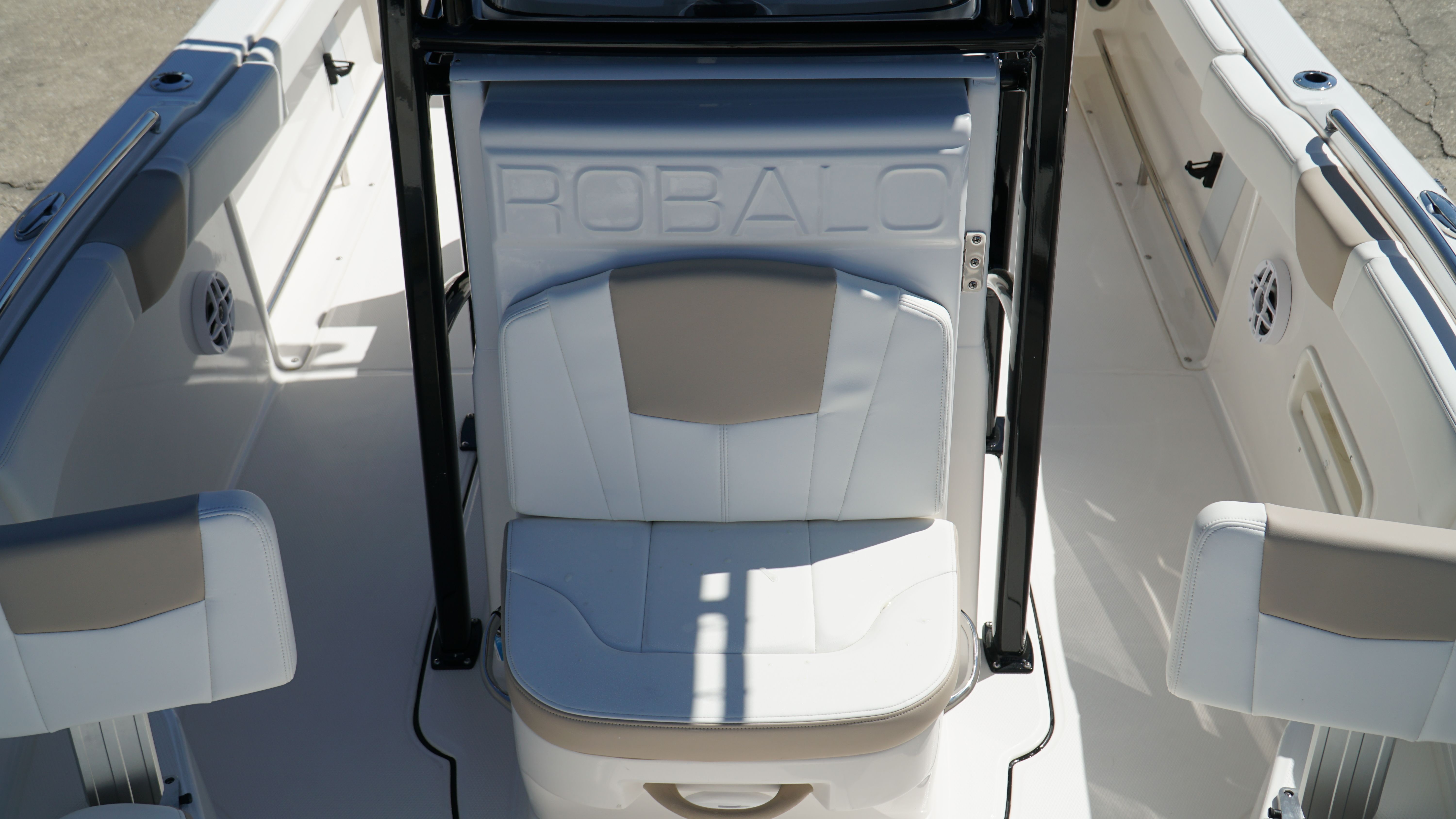 2025 Robalo 222 CC - Photo 39