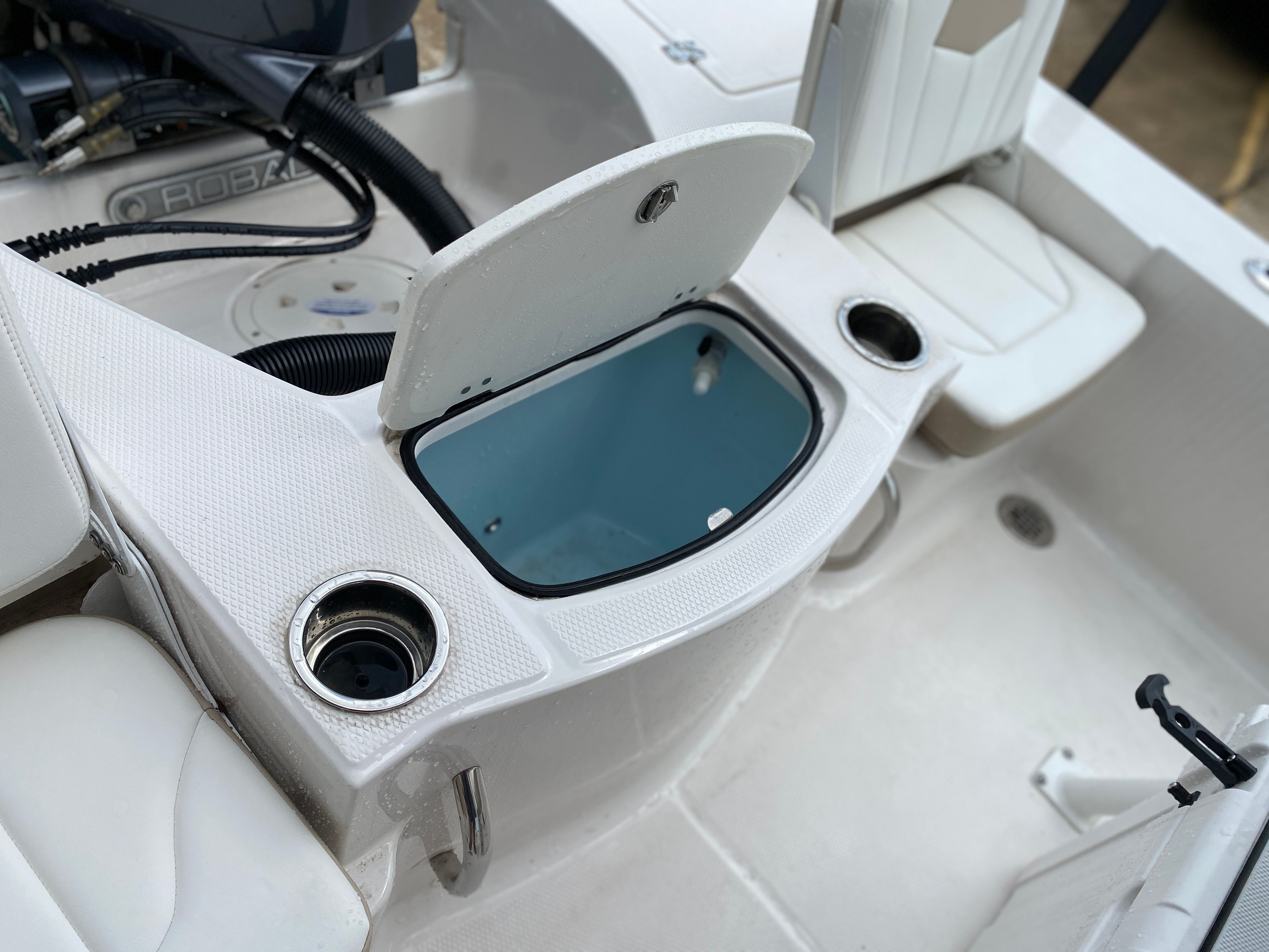 2025 Robalo 206 Cayman DLX — photo 10 view