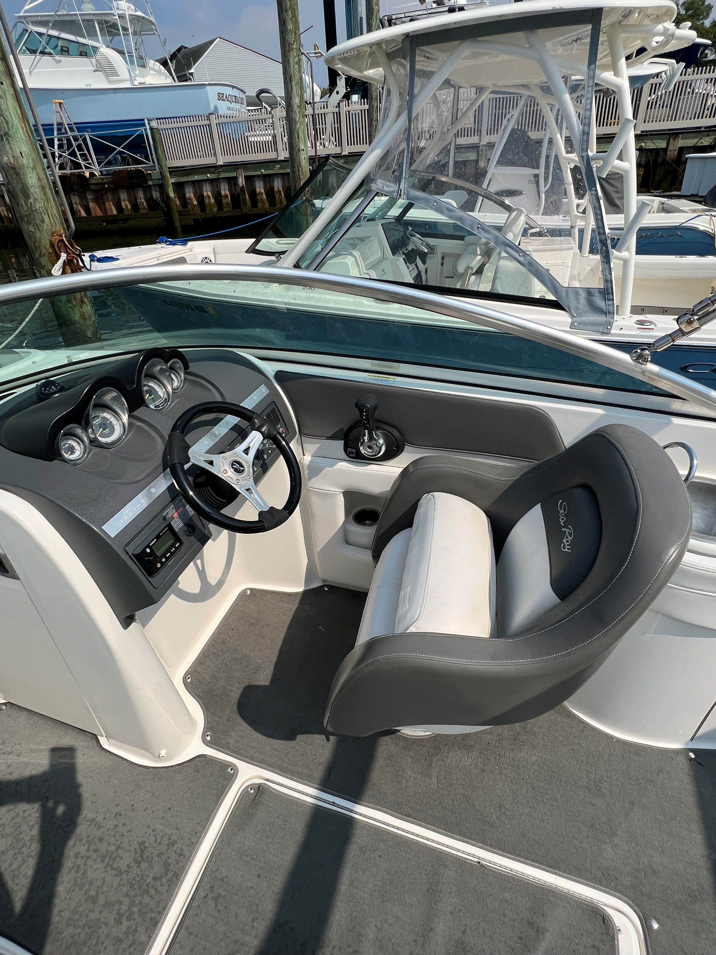 2011 Sea Ray Sundeck 260 - Photo 6