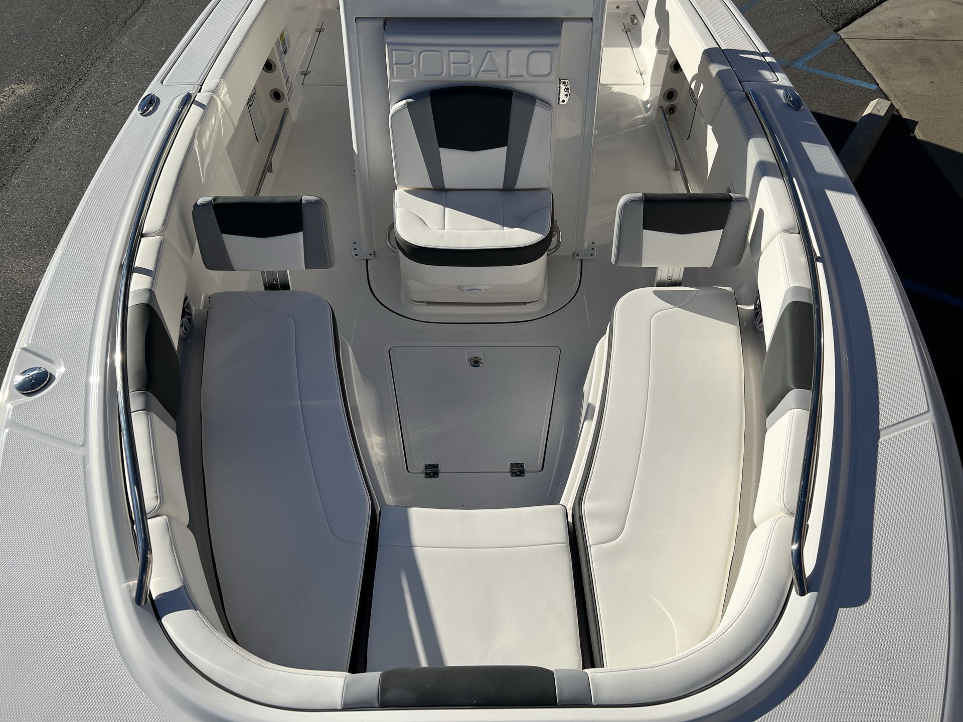 2025 Robalo 250 CC - Photo 8