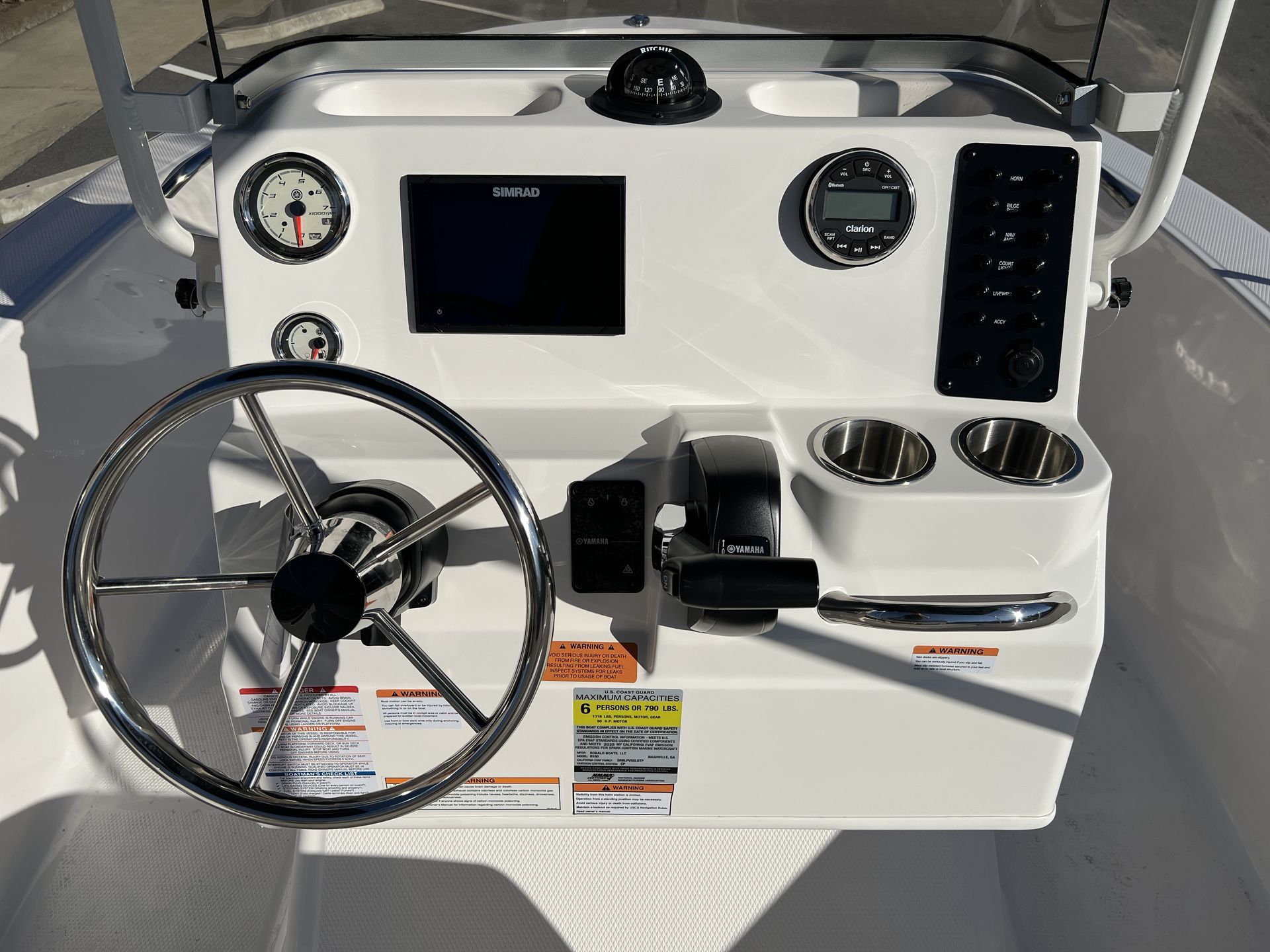 2025 Robalo 160 CC — photo 7 view