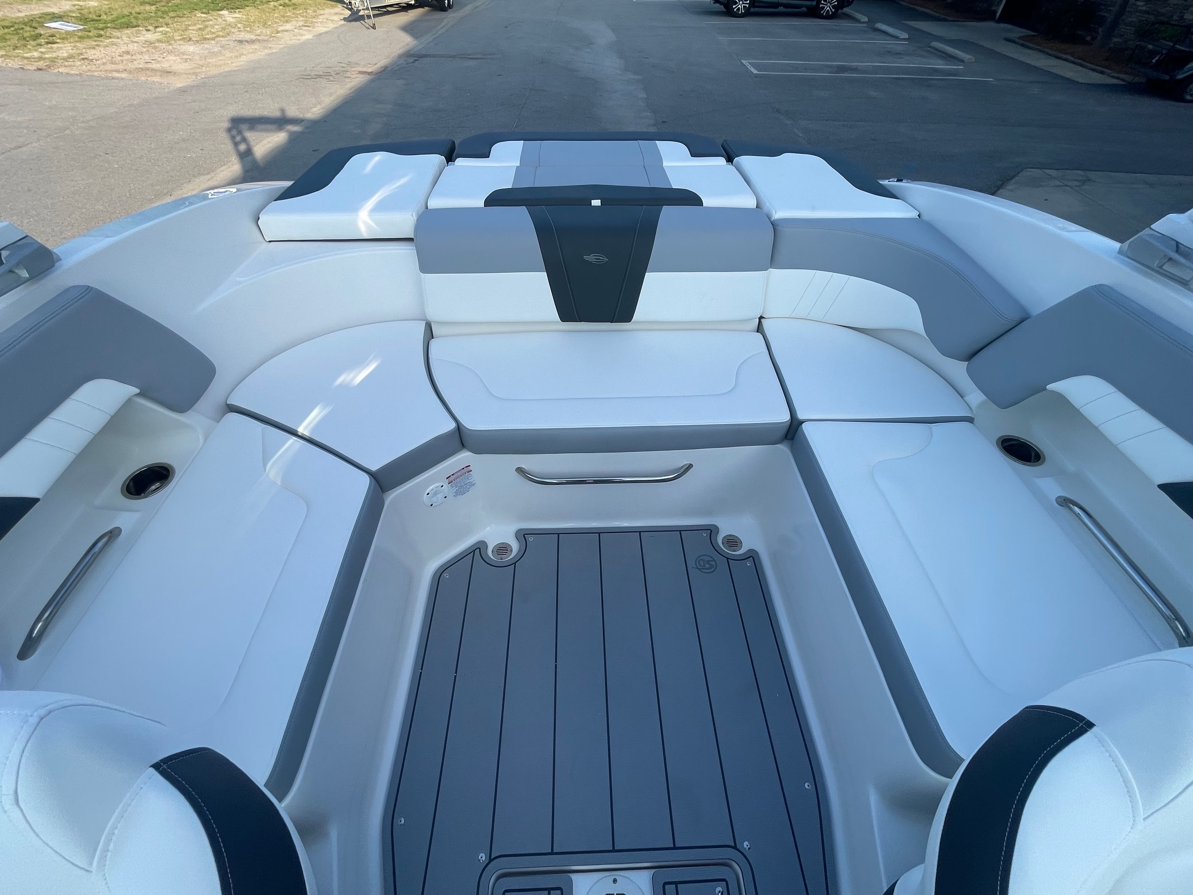 2025 Chaparral 23 SSI - Photo 10